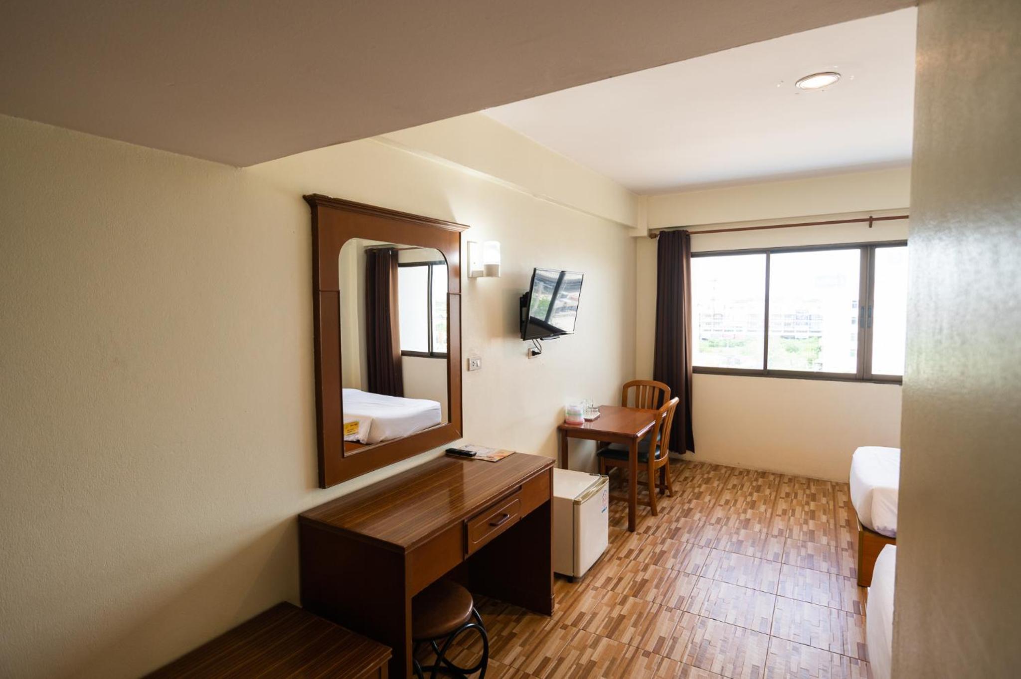 Standard Twin Room - Photo 11