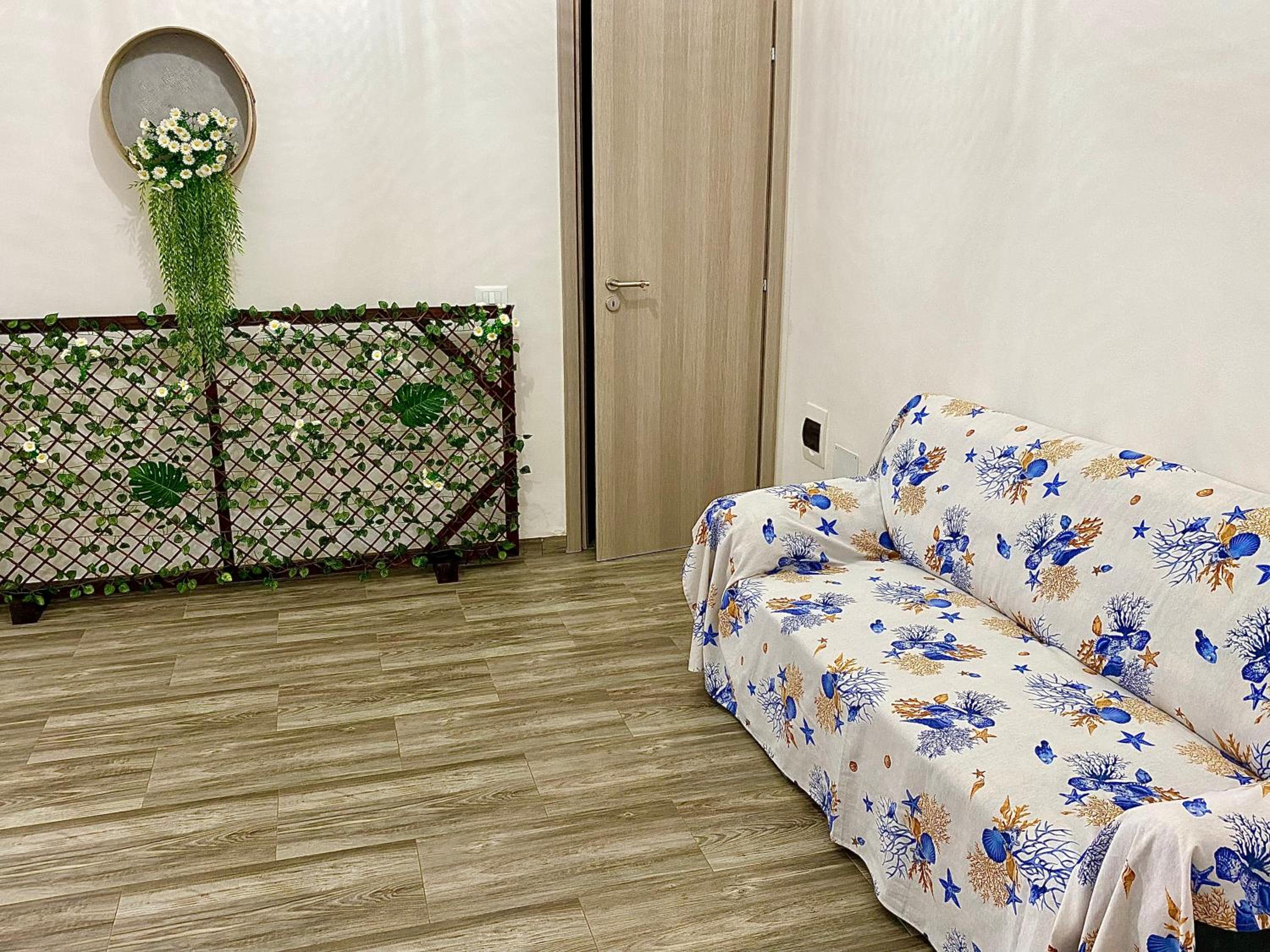 Two-Bedroom House - Photo 16