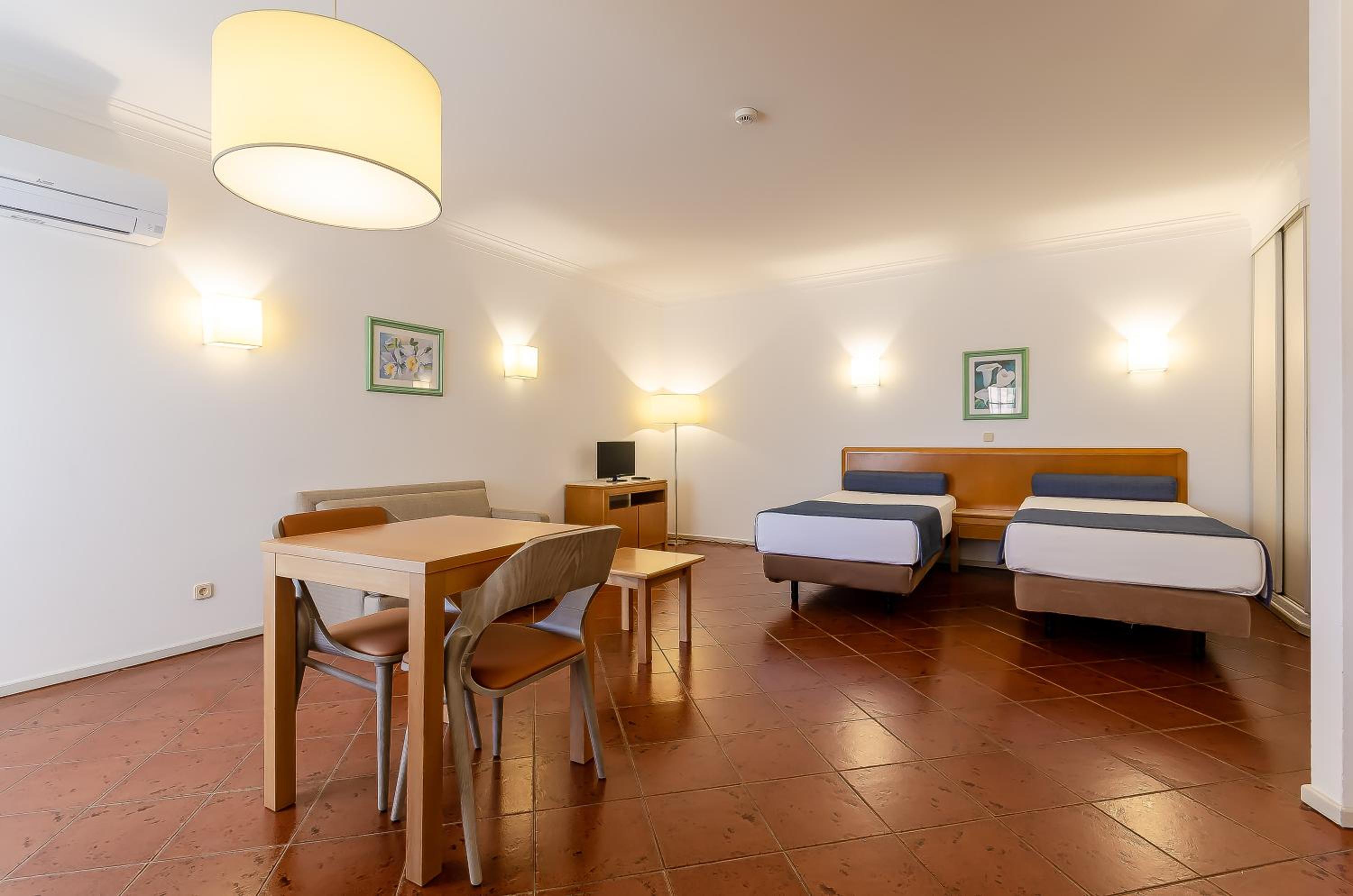 Studio Apartment with Balcony - Photo 2