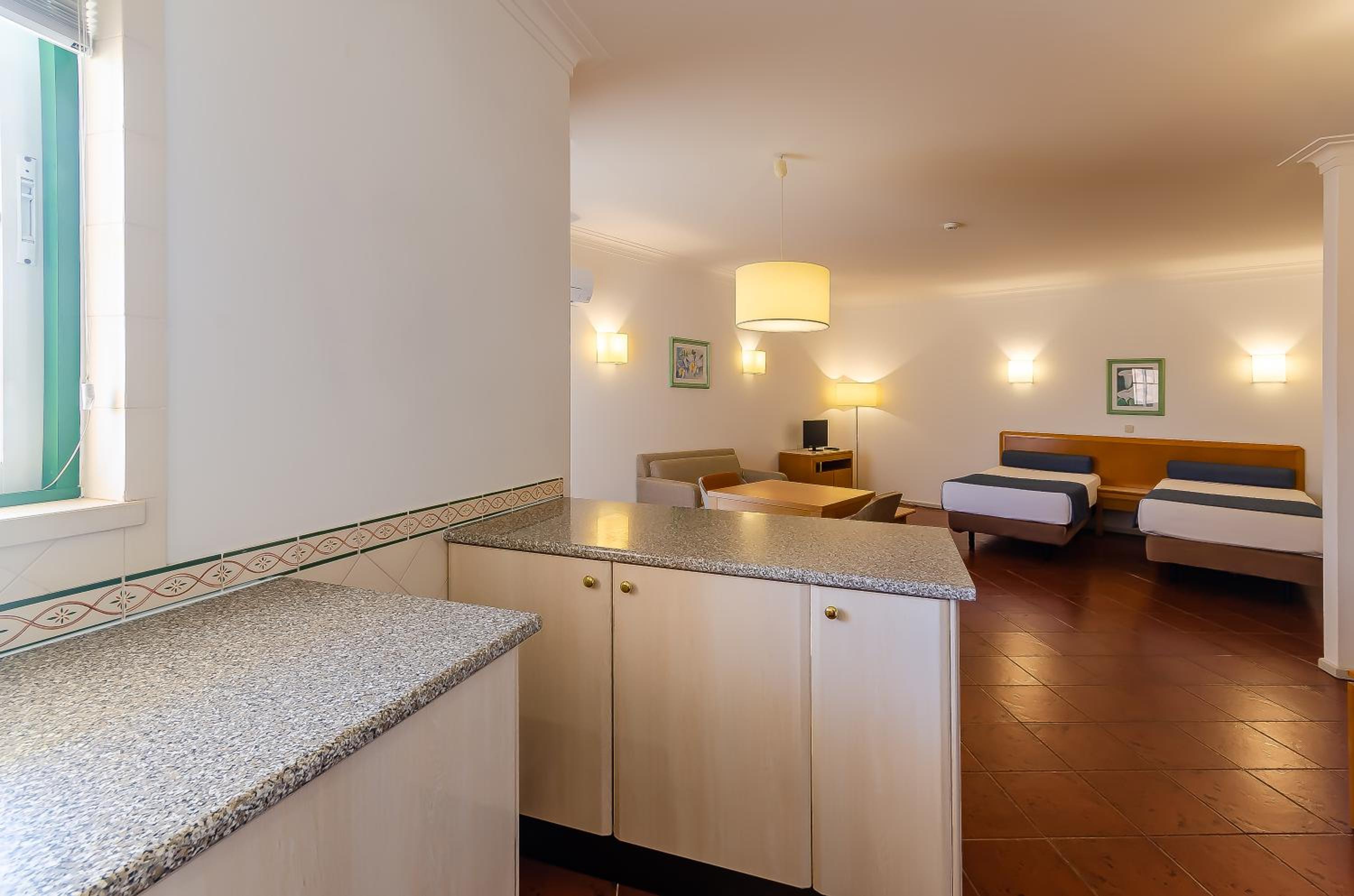 Studio Apartment with Balcony - Photo 5