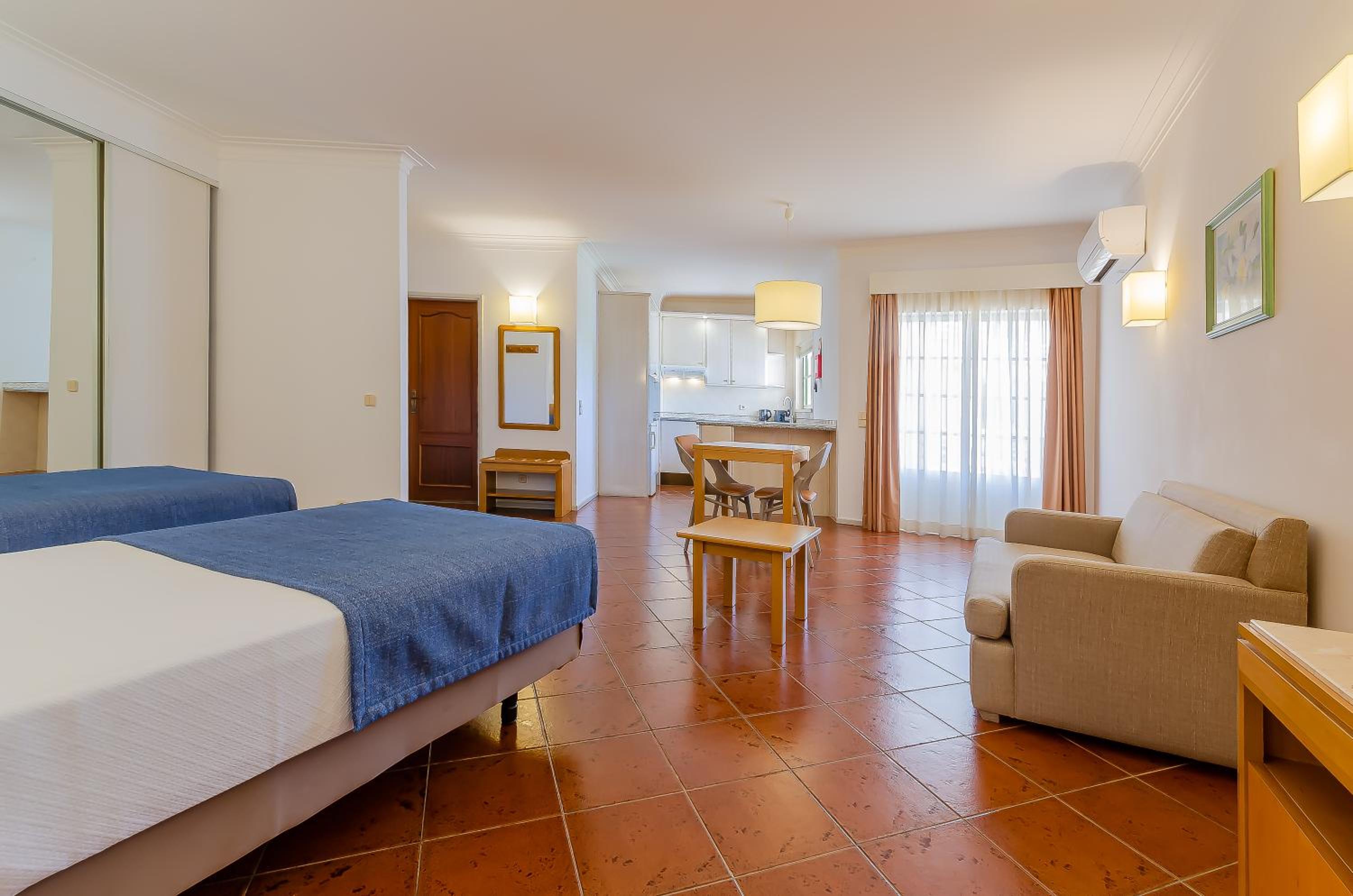 Studio Apartment with Balcony - Photo 1