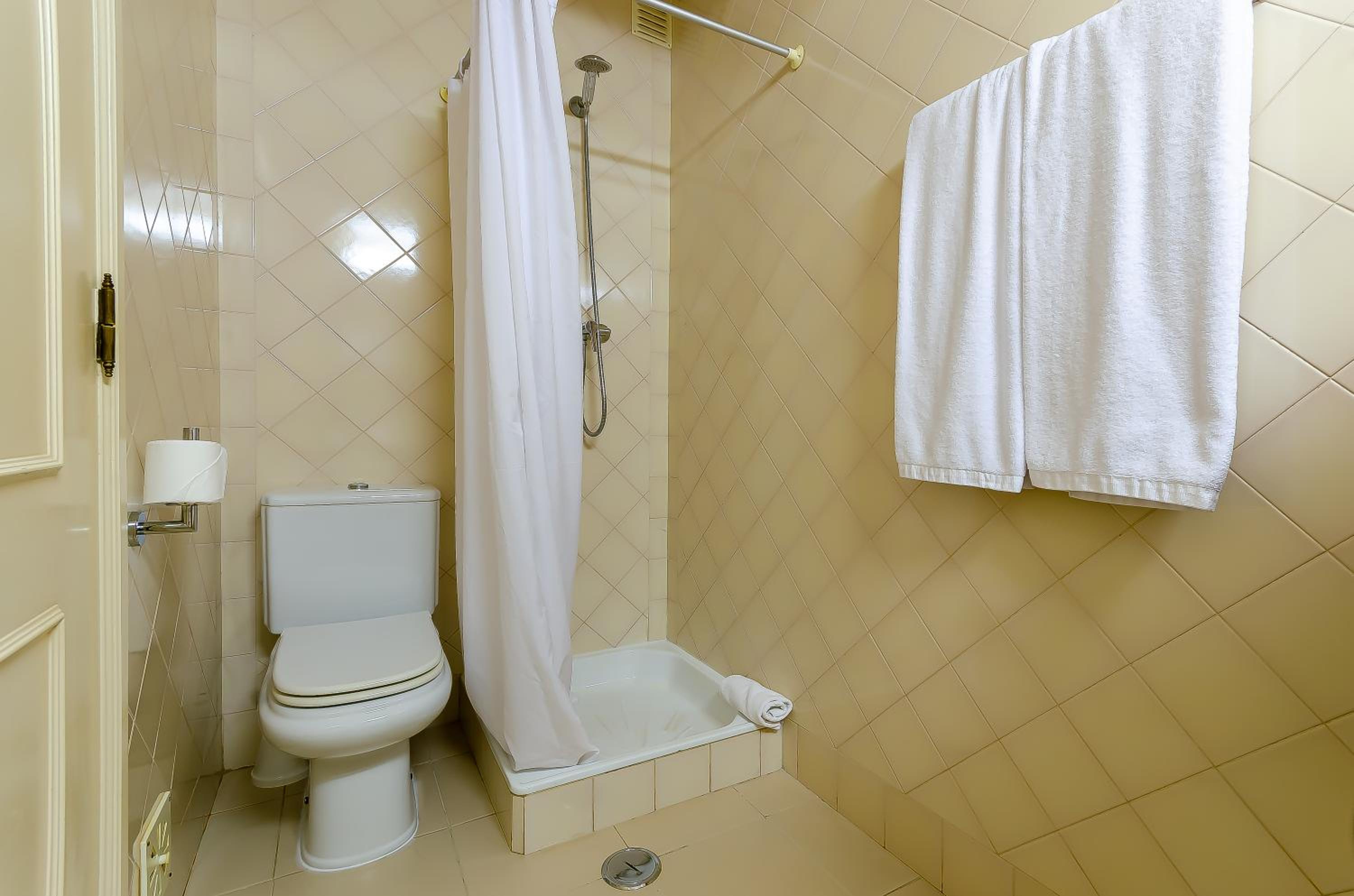 Special Offer - Two-Bedroom Apartment with Balcony photo 2