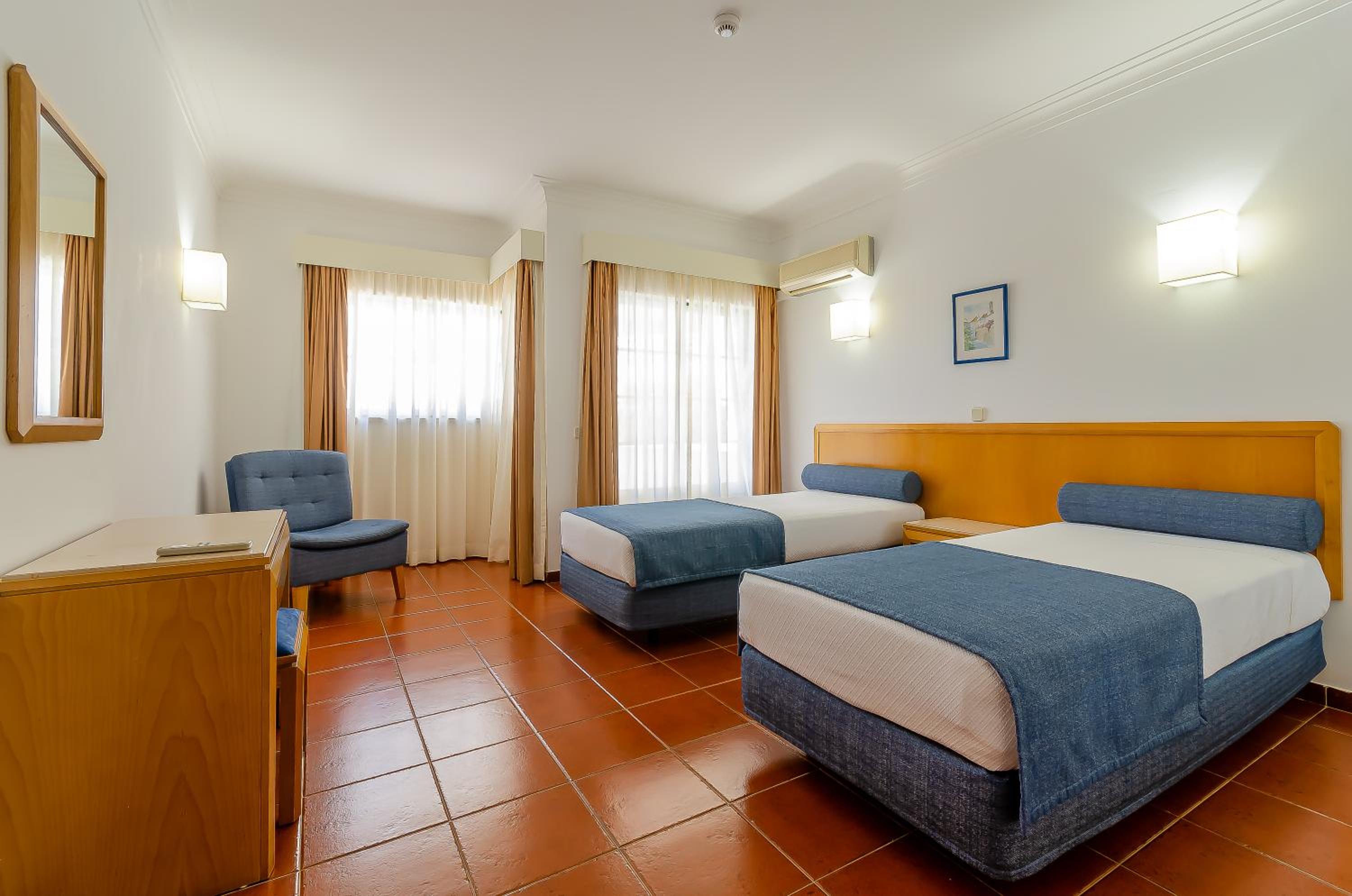 Apartamento de dois quartos com varanda