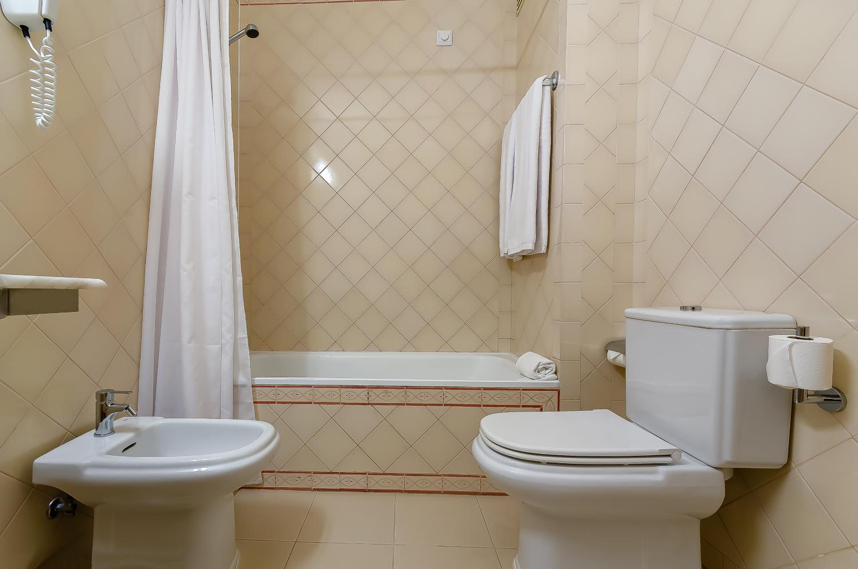 Two-Bedroom Apartment with Balcony photo 3