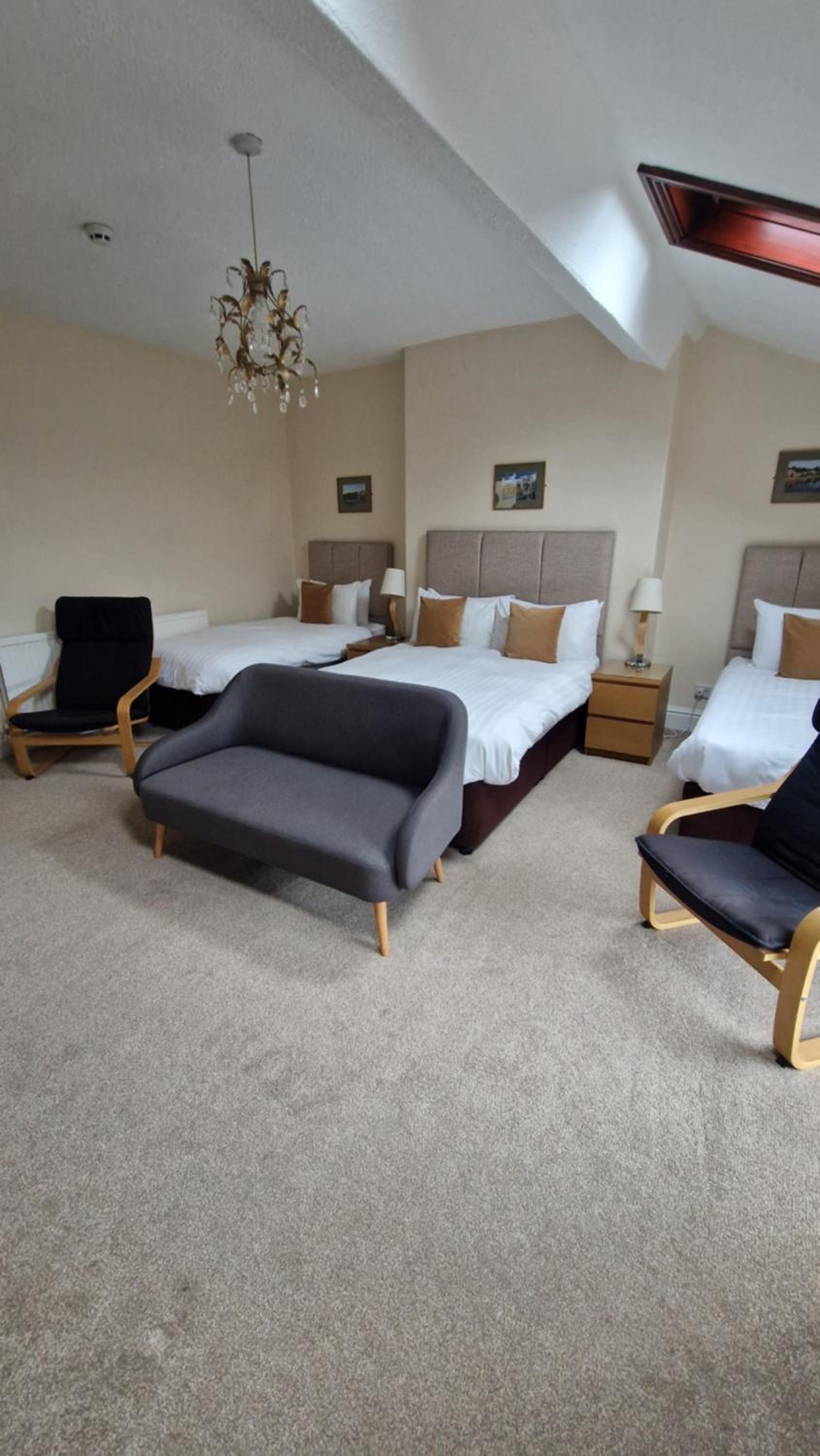 Family Room (2 Adults + 2 Children)