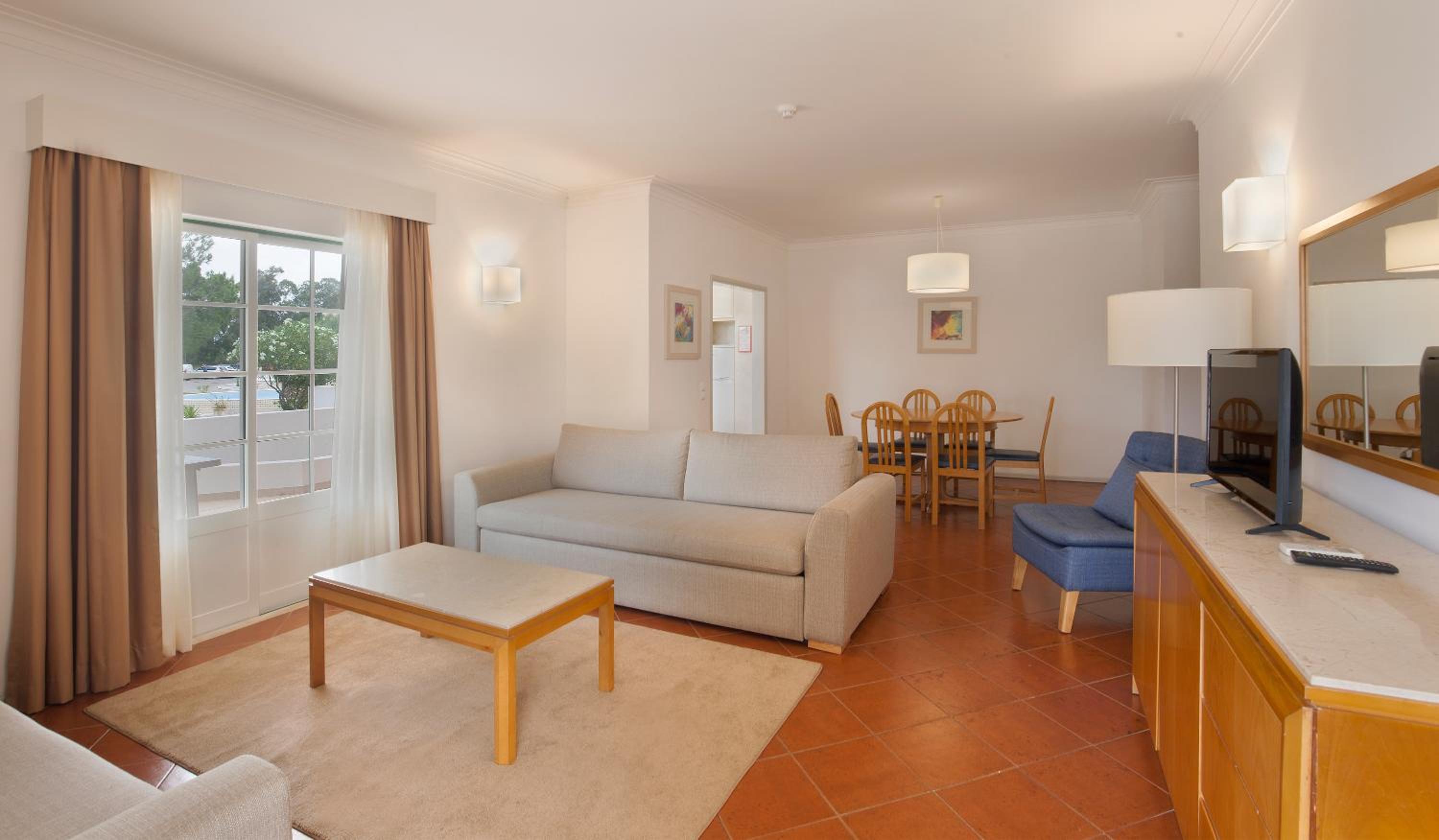 Three-Bedroom Apartment with Balcony photo 3