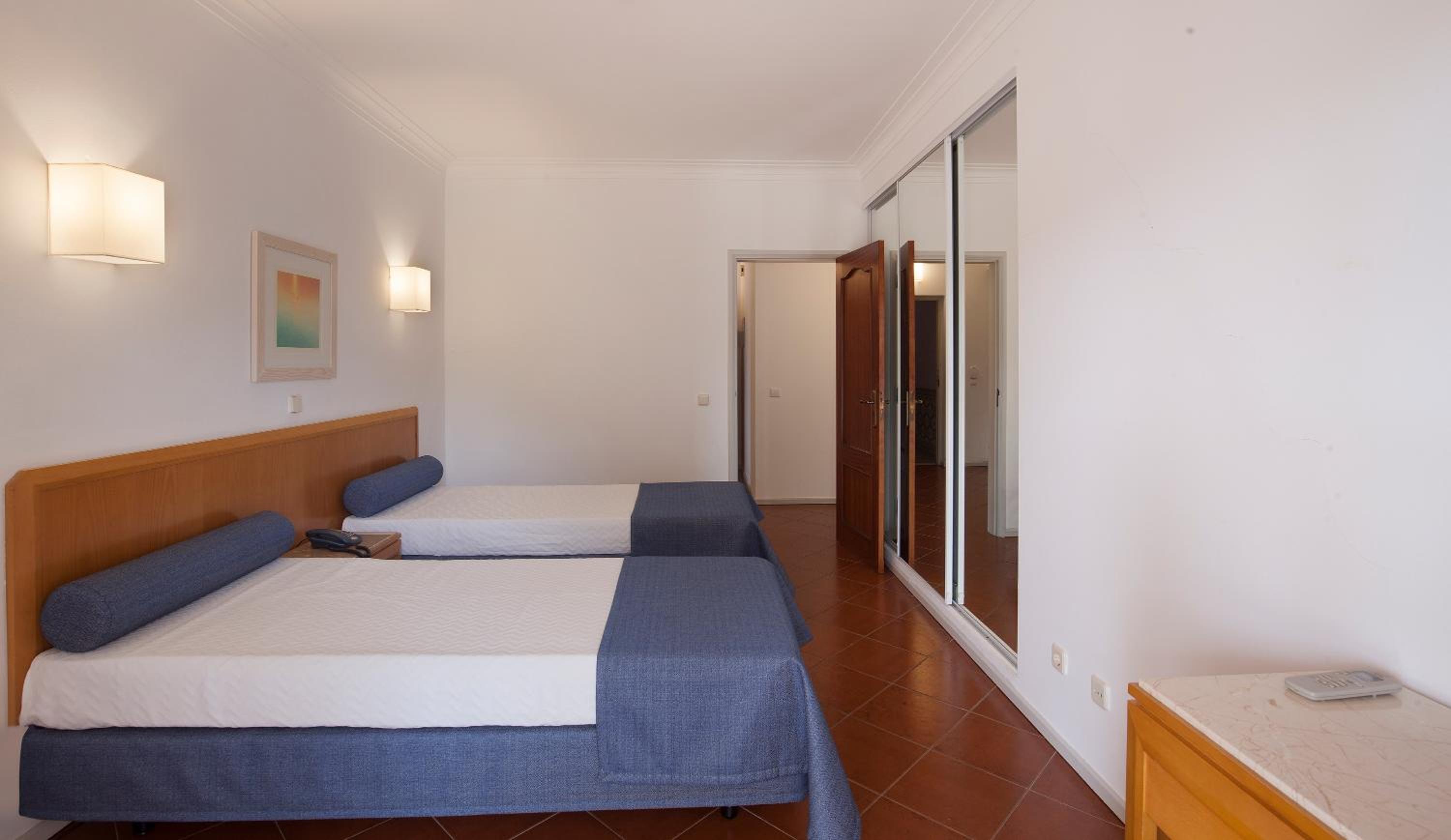 Apartamento de Três Quartos com Varanda