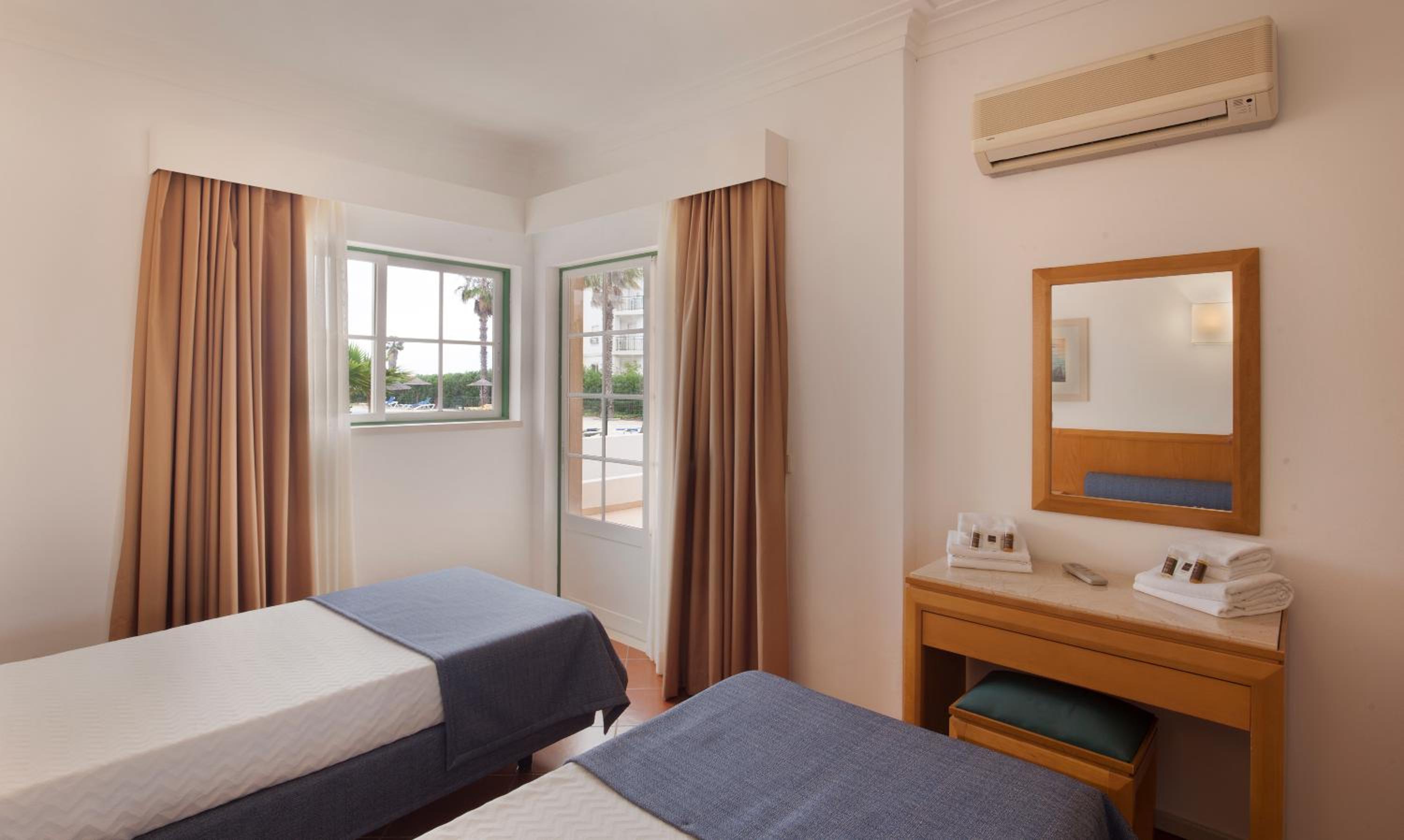 Three-Bedroom Apartment with Balcony photo 2