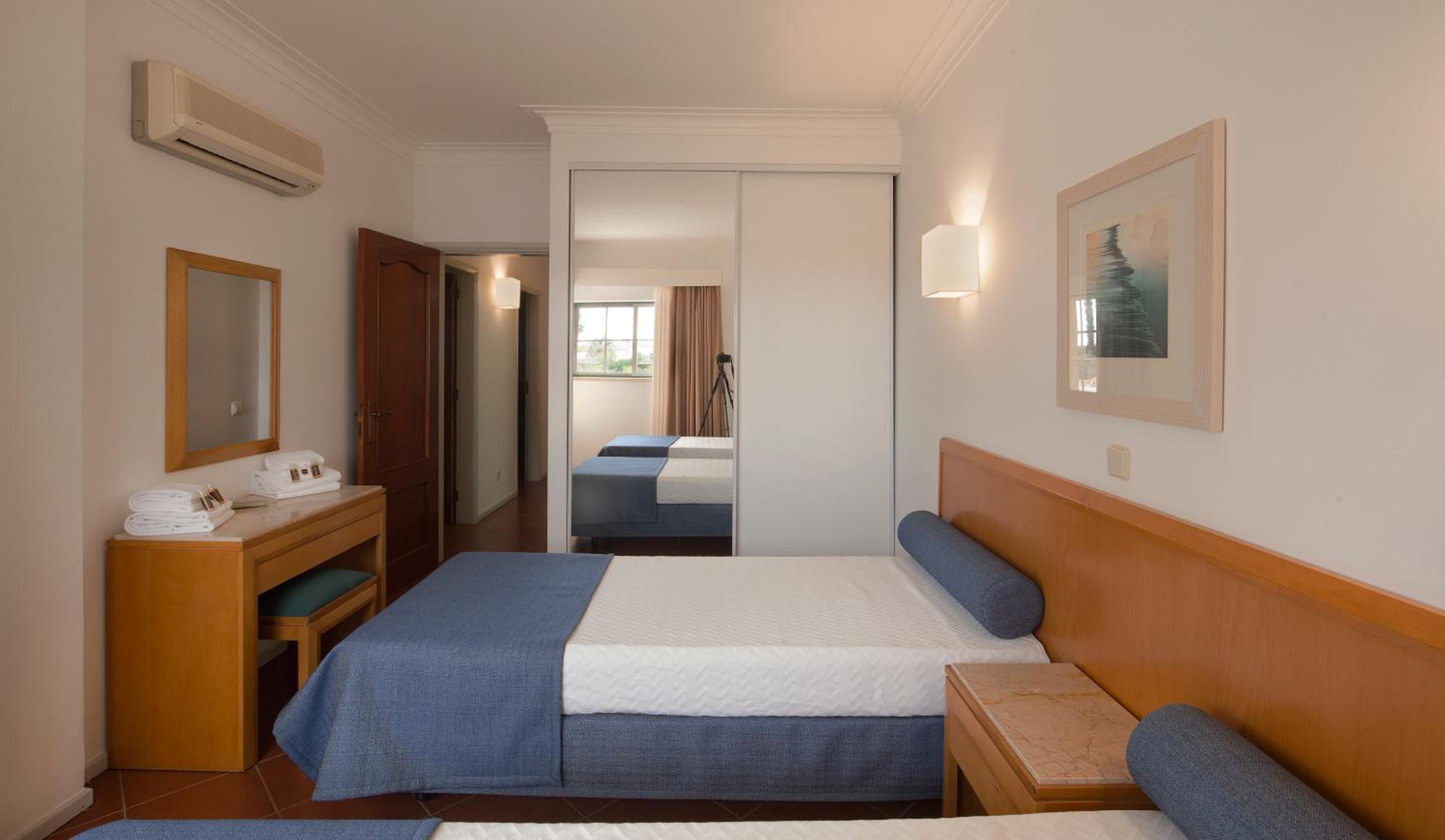 Special Offer -Three-Bedroom Apartment with Balcony photo 2