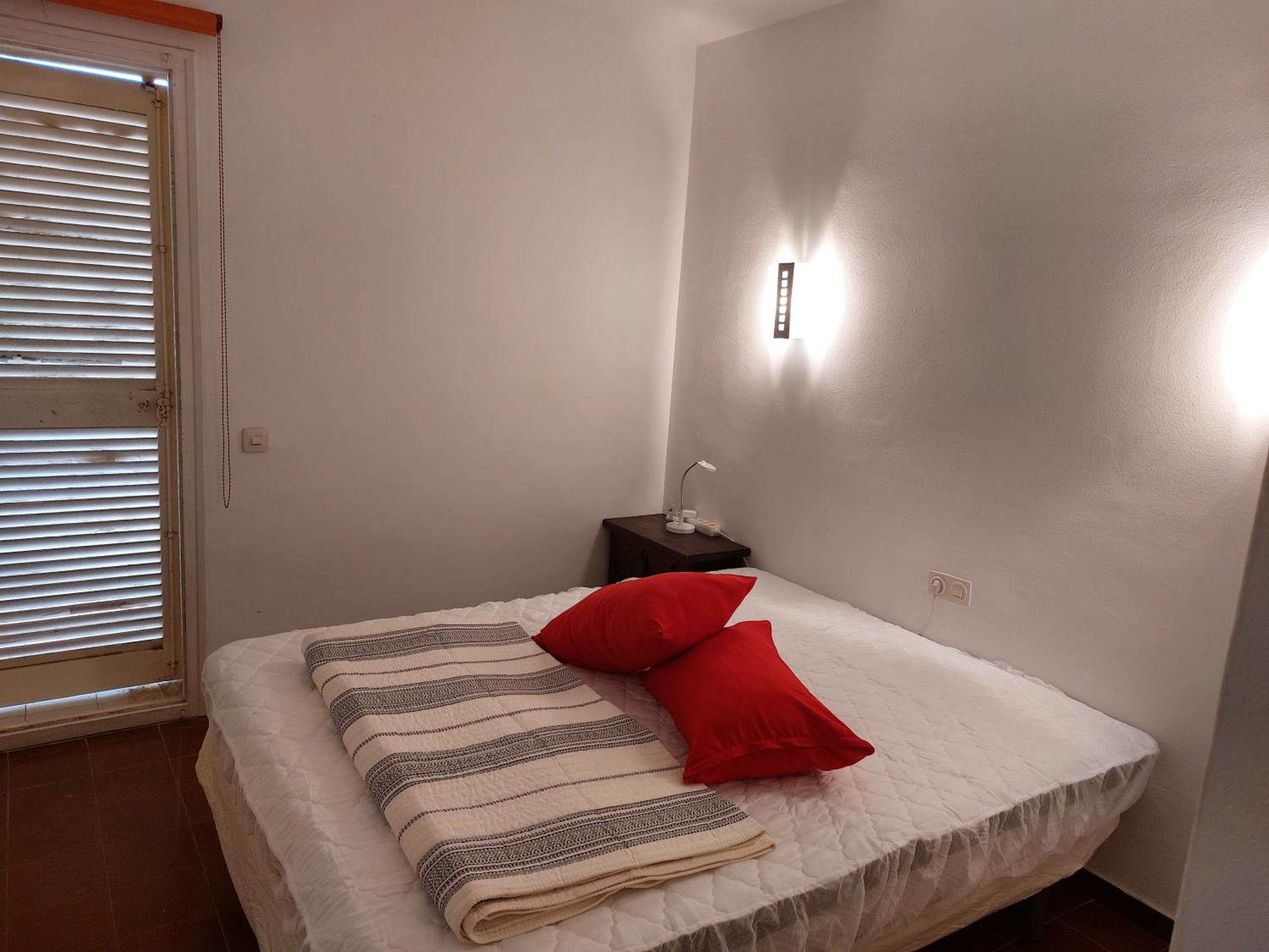 Apartamento de dos habitaciones con terraza y vista al mar