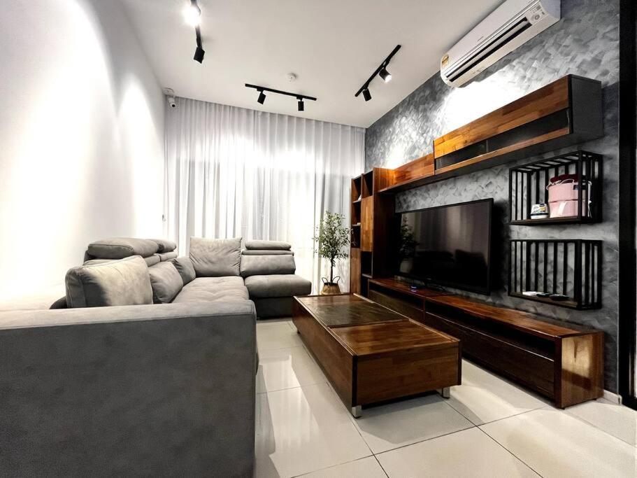 Three-Bedroom Apartment photo 1
