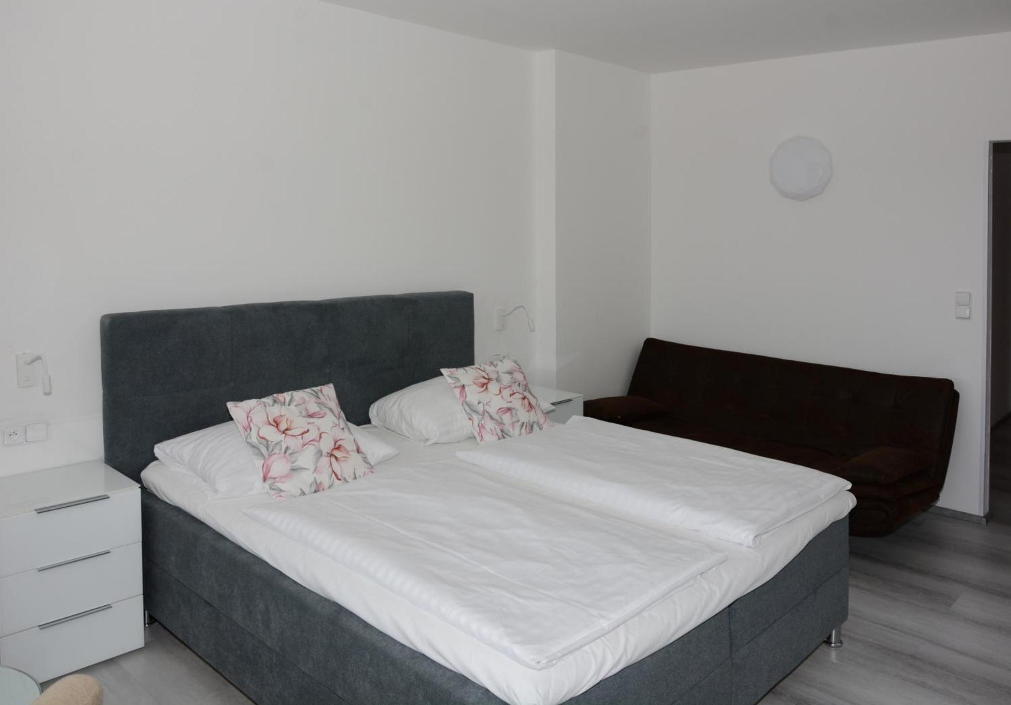 Deluxe Double Room (2 Adults + 1 Child) - Photo 5