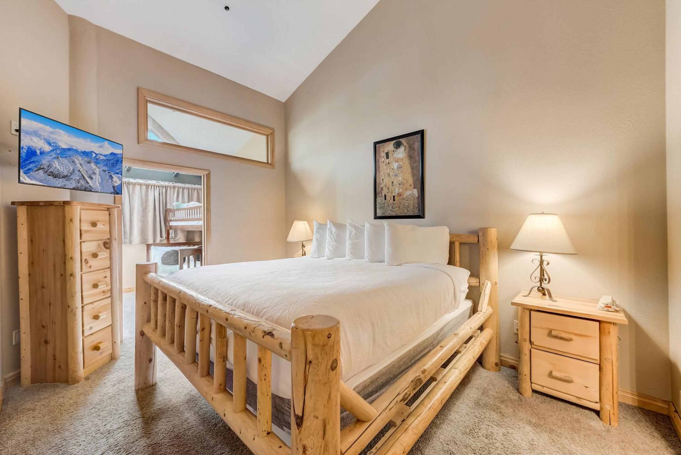 One-Bedroom Deluxe Apartment - Photo 2