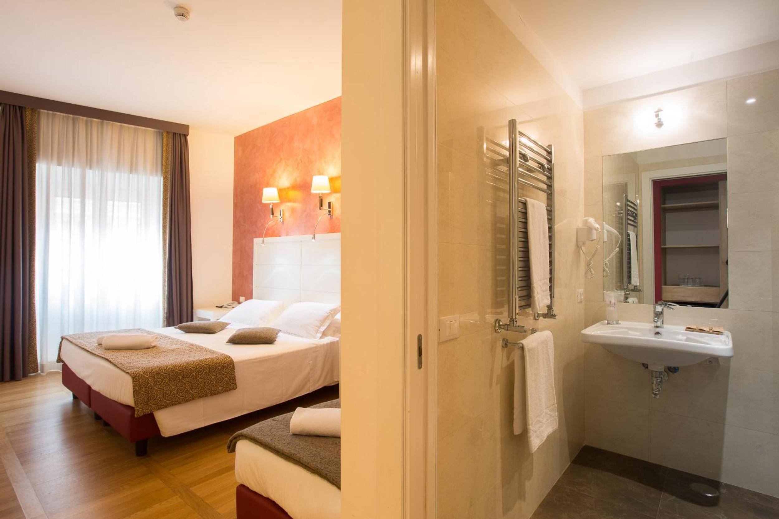 Superior Triple Room thumbnail 5