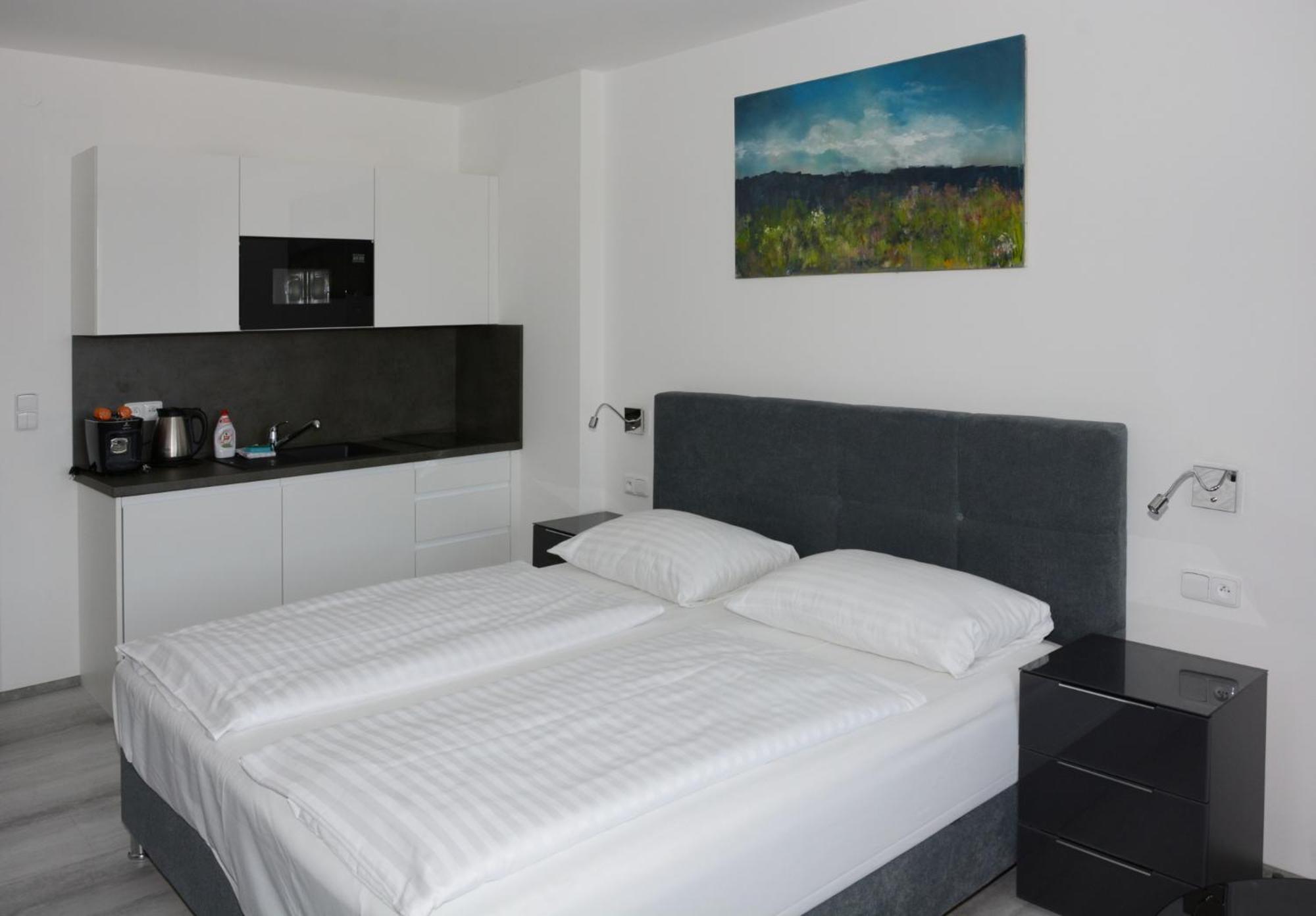 Deluxe Double Room with Balcony - Photo 3
