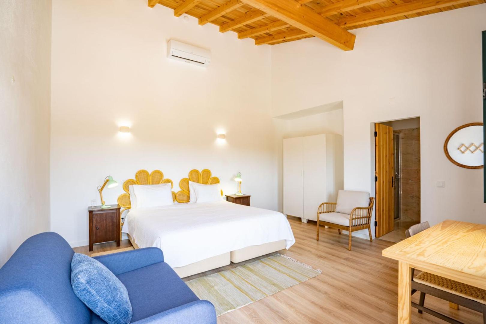 Deluxe Double Room (2 Adults + 1 Child) photo 1