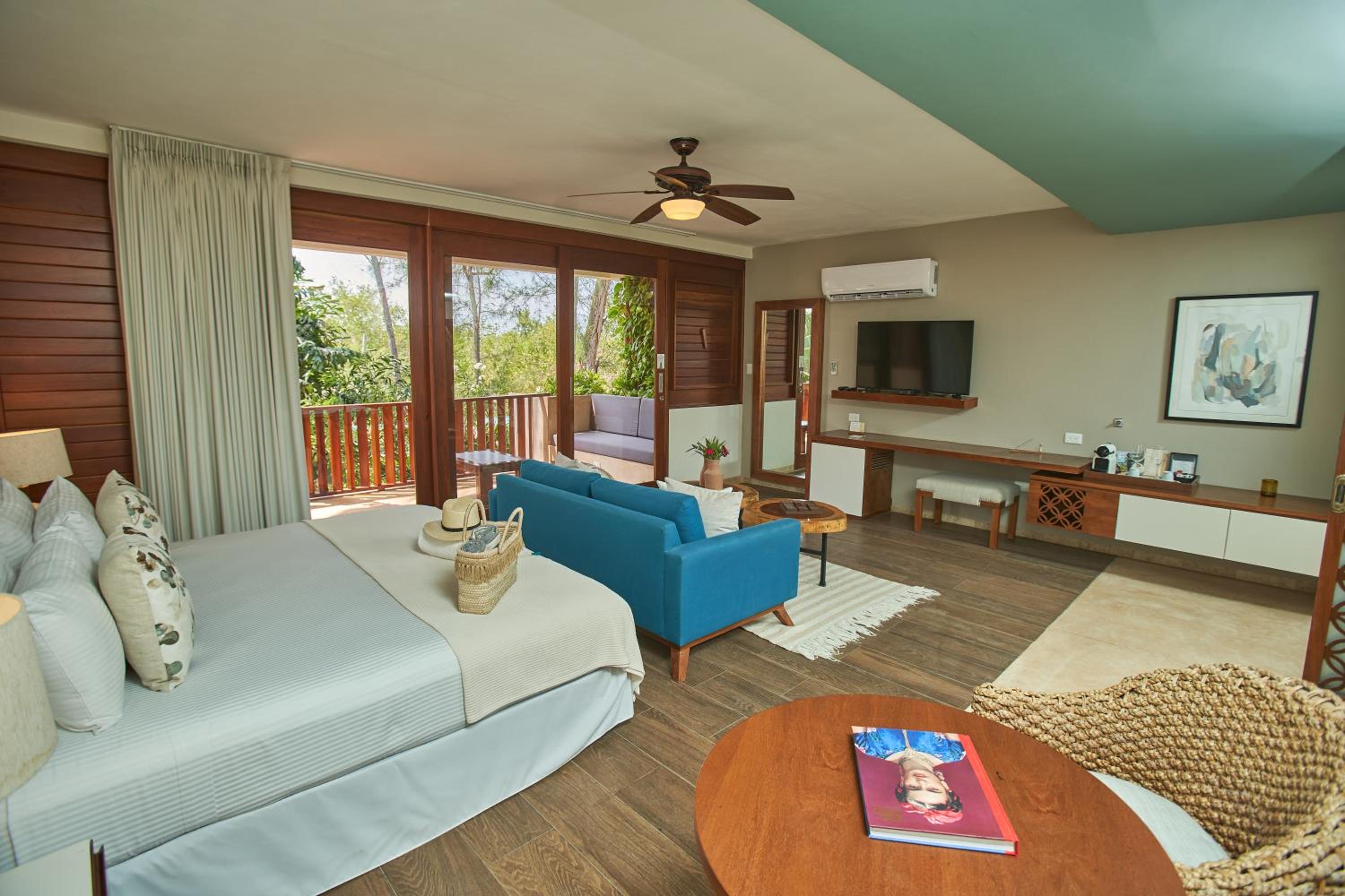 King Suite with Spa Bath - Photo 8