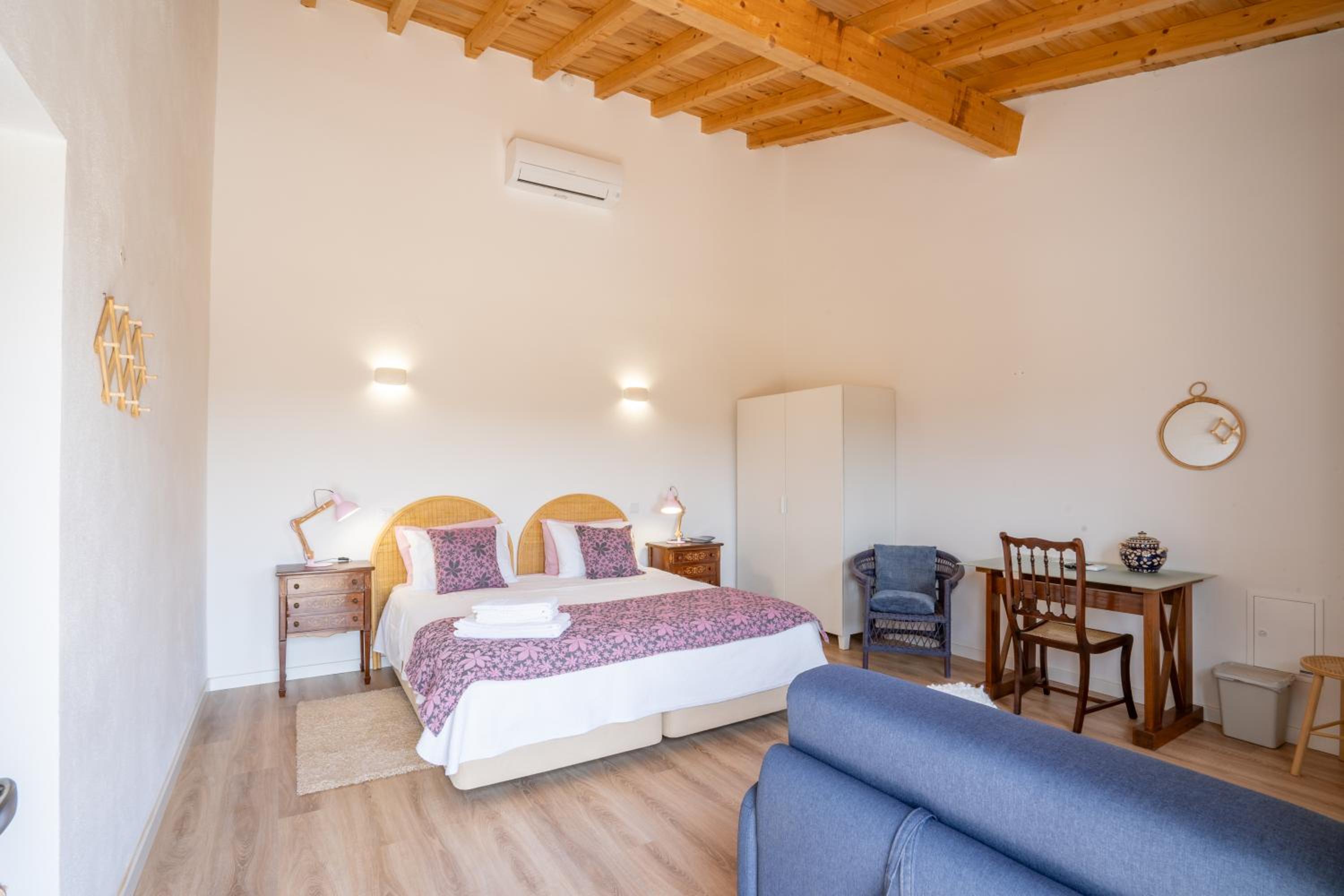 Deluxe Room (2 Adults + 1 Child) photo 1