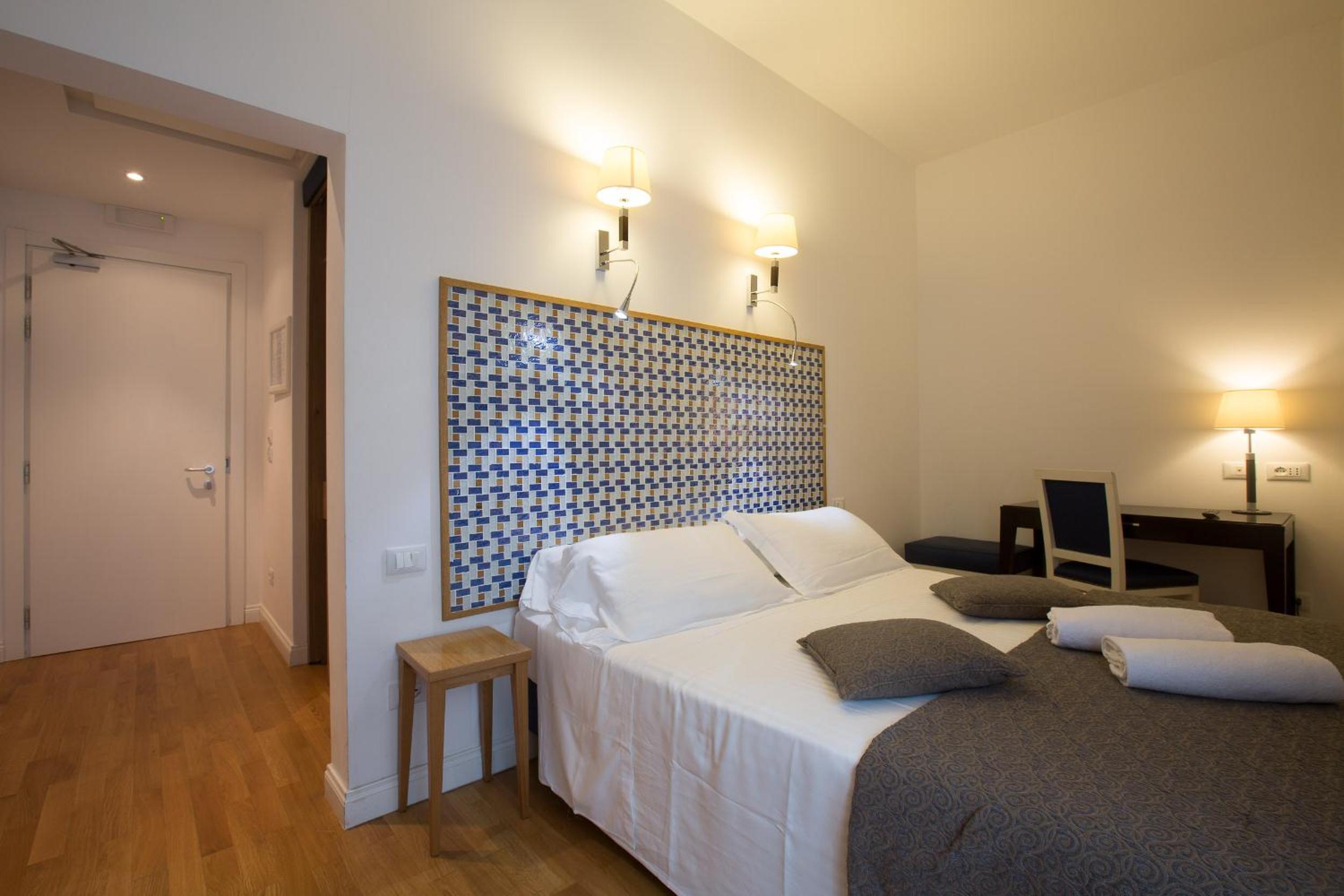 Comfort Double Room thumbnail 5