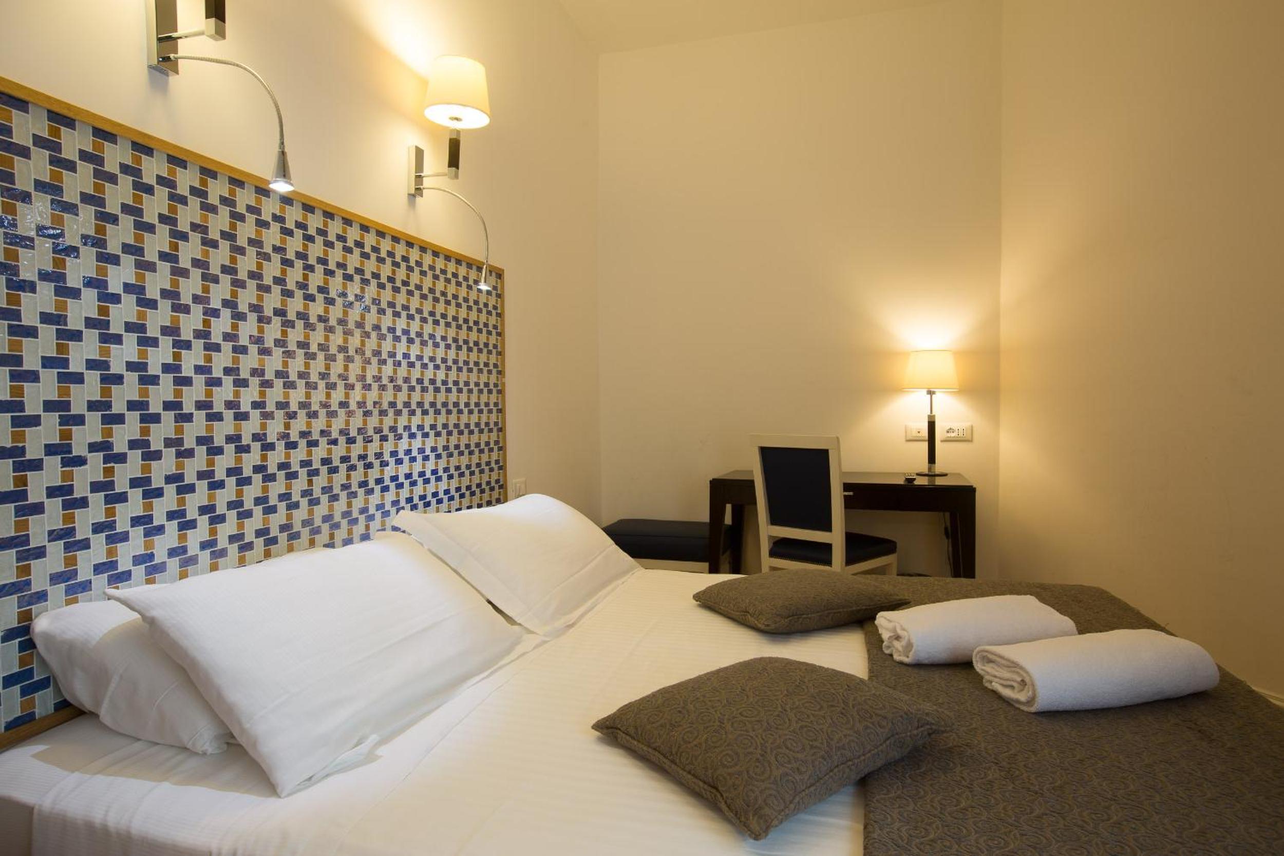 Comfort Double Room thumbnail 6