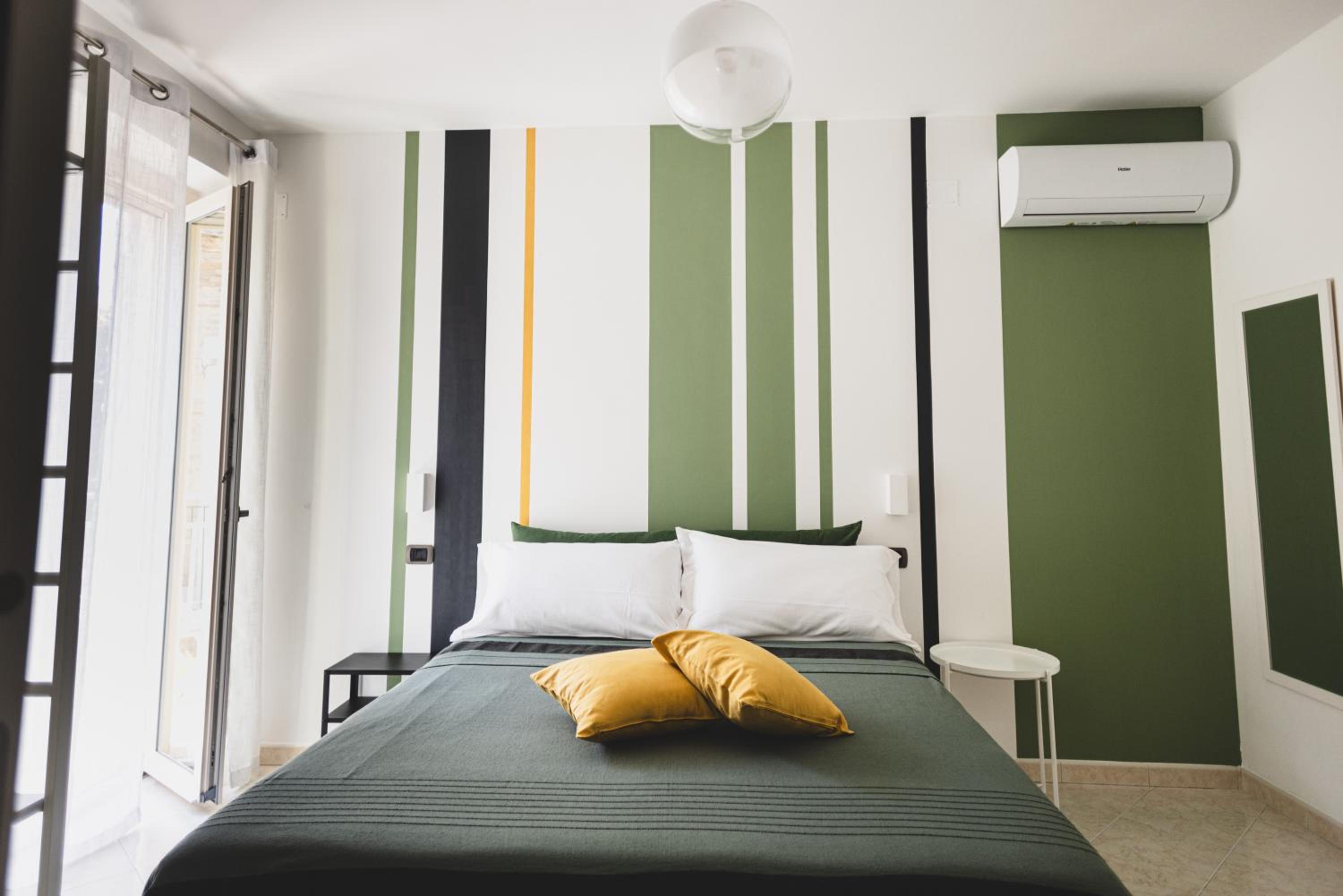 Deluxe Single Room with Balcony photo 1