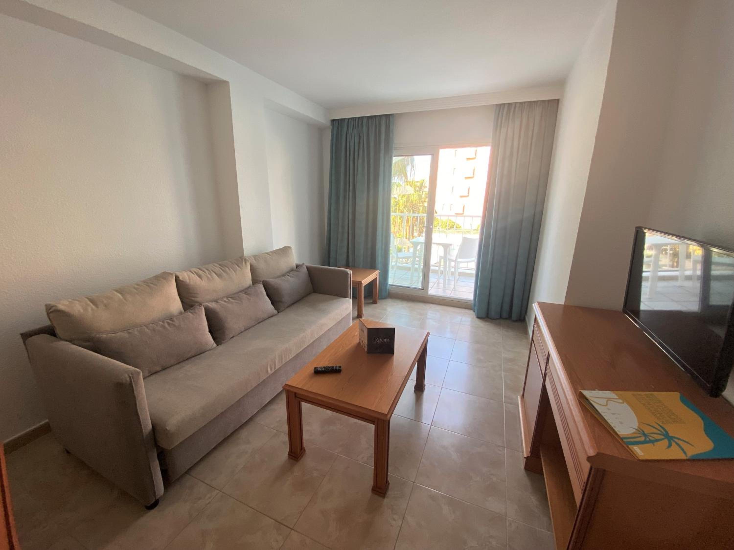 One Bedroom Apartment with Lateral Sea View - Photo 3