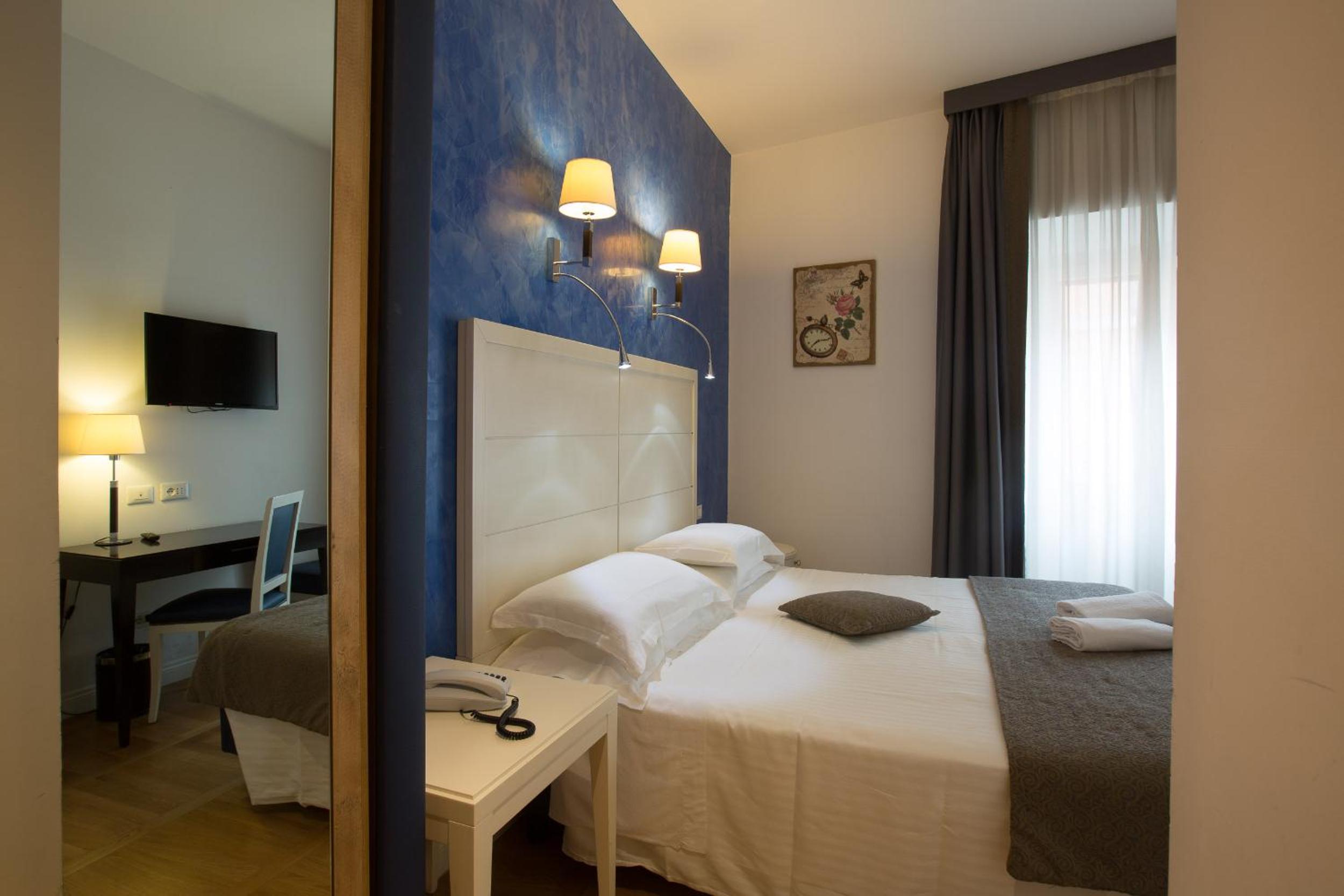 Comfort Double or Twin Room thumbnail 5