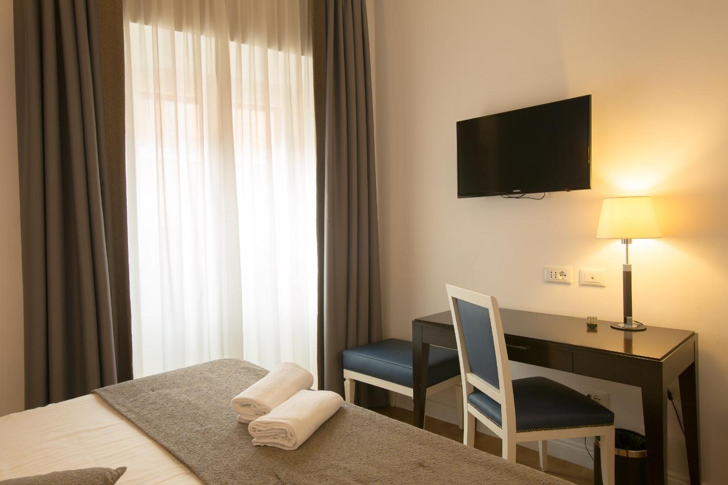 Comfort Double or Twin Room thumbnail 6