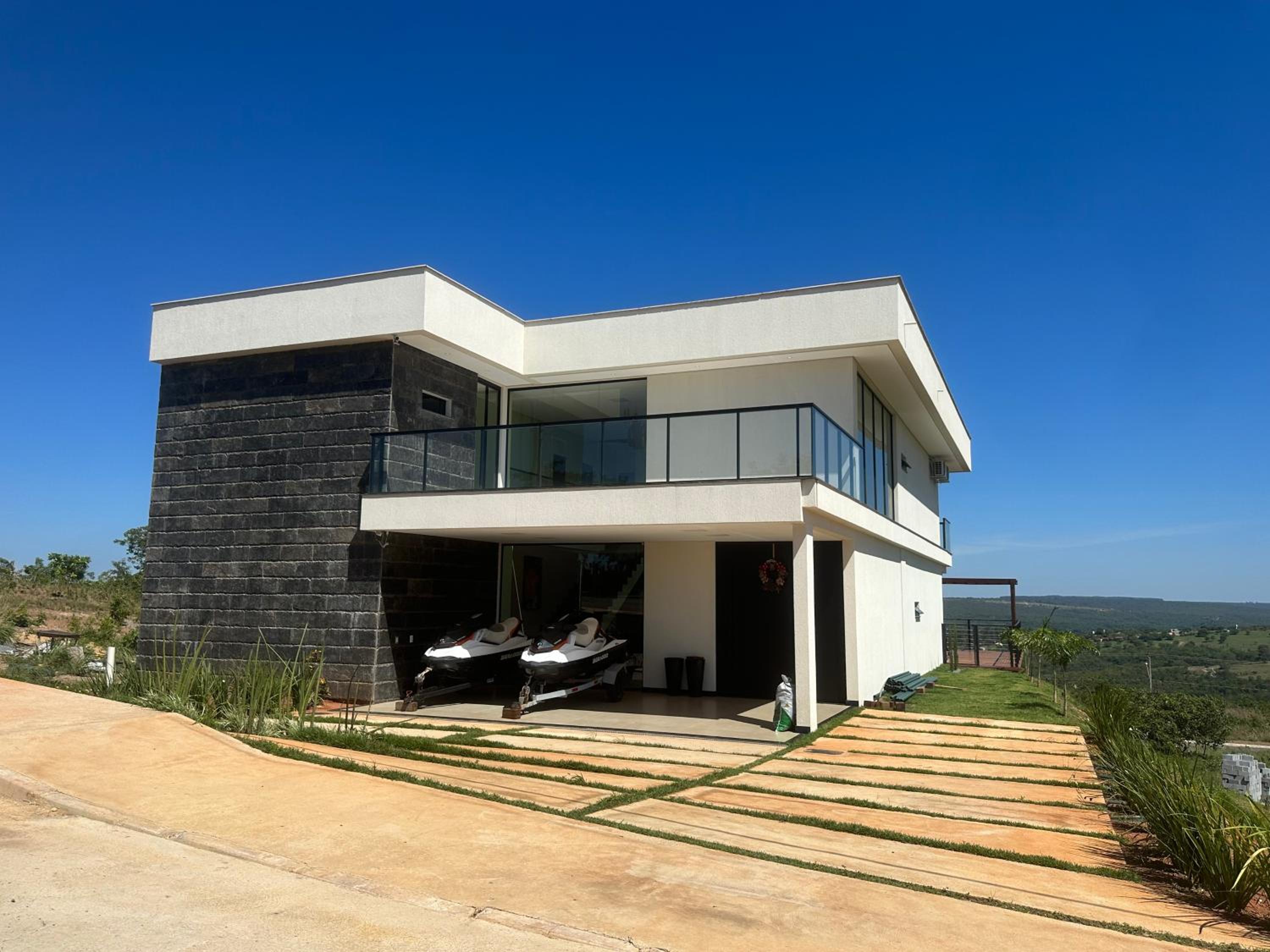 Six-Bedroom House photo 2