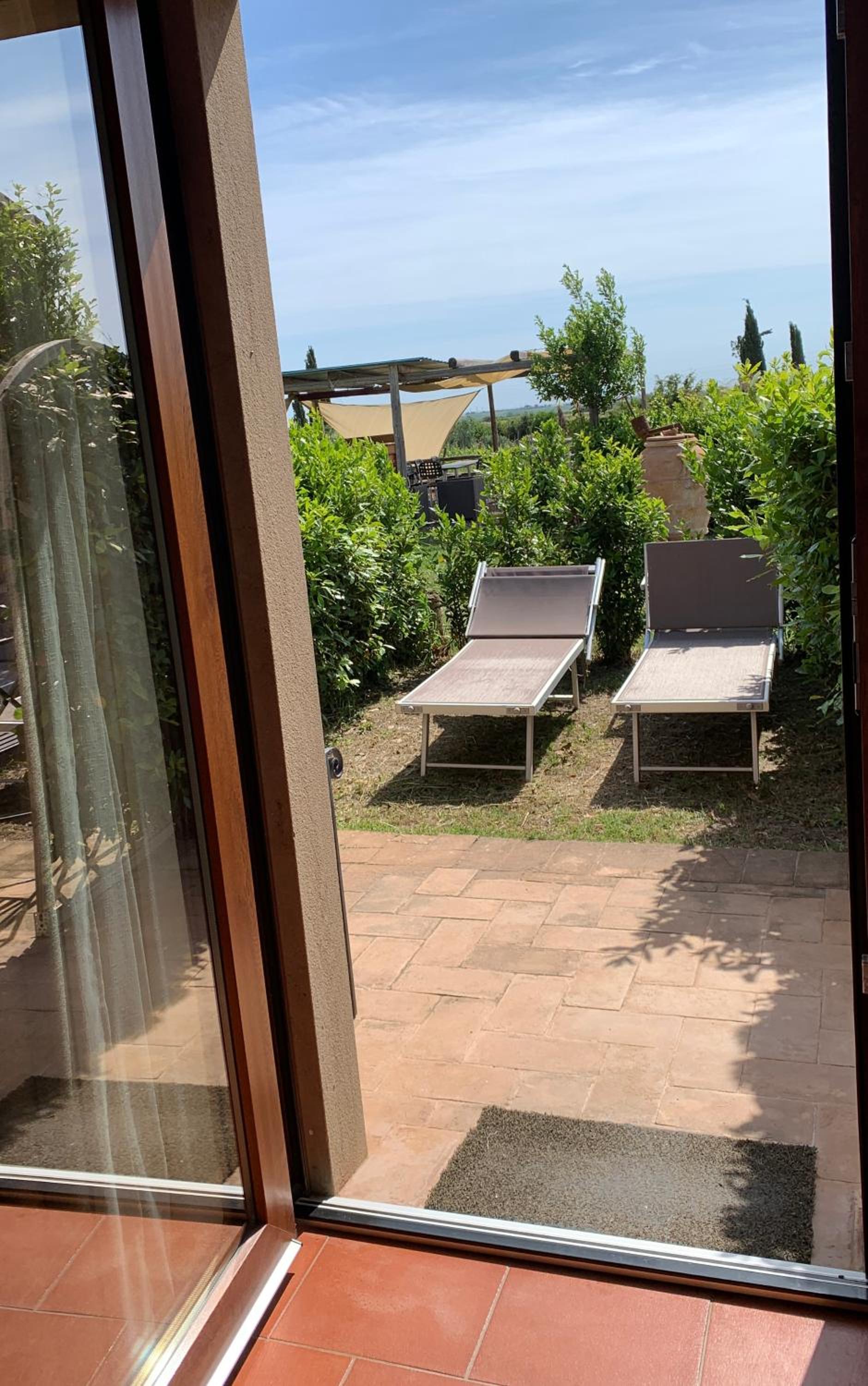 Double Room with Pool View - Photo 7