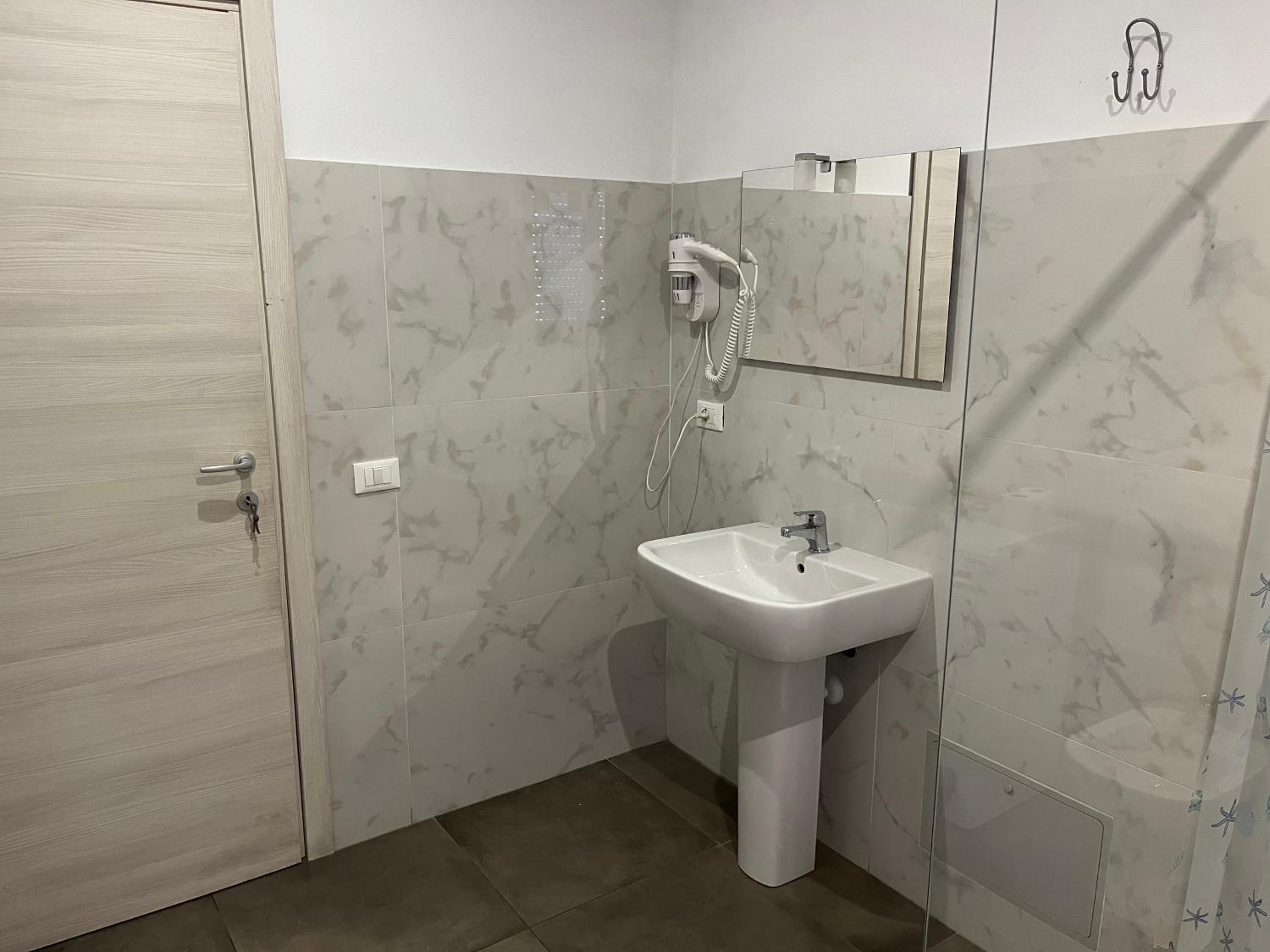Triple Room with Shared Bathroom photo 2
