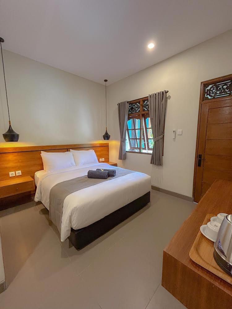 Standard Queen Room