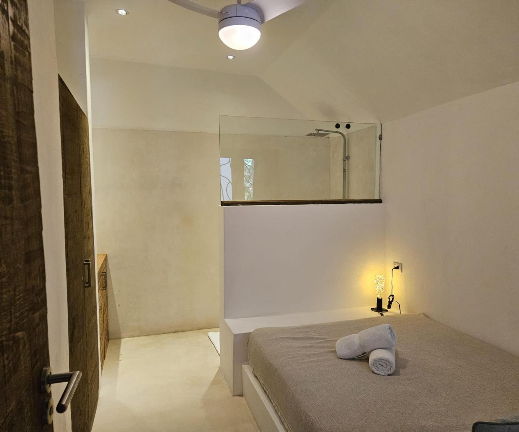 One-Bedroom Apartment with Terrace photo 1
