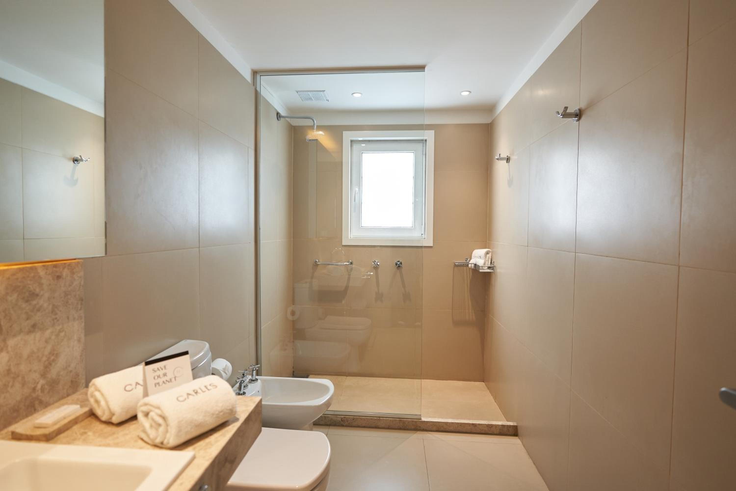 Superior Double Room thumbnail 5
