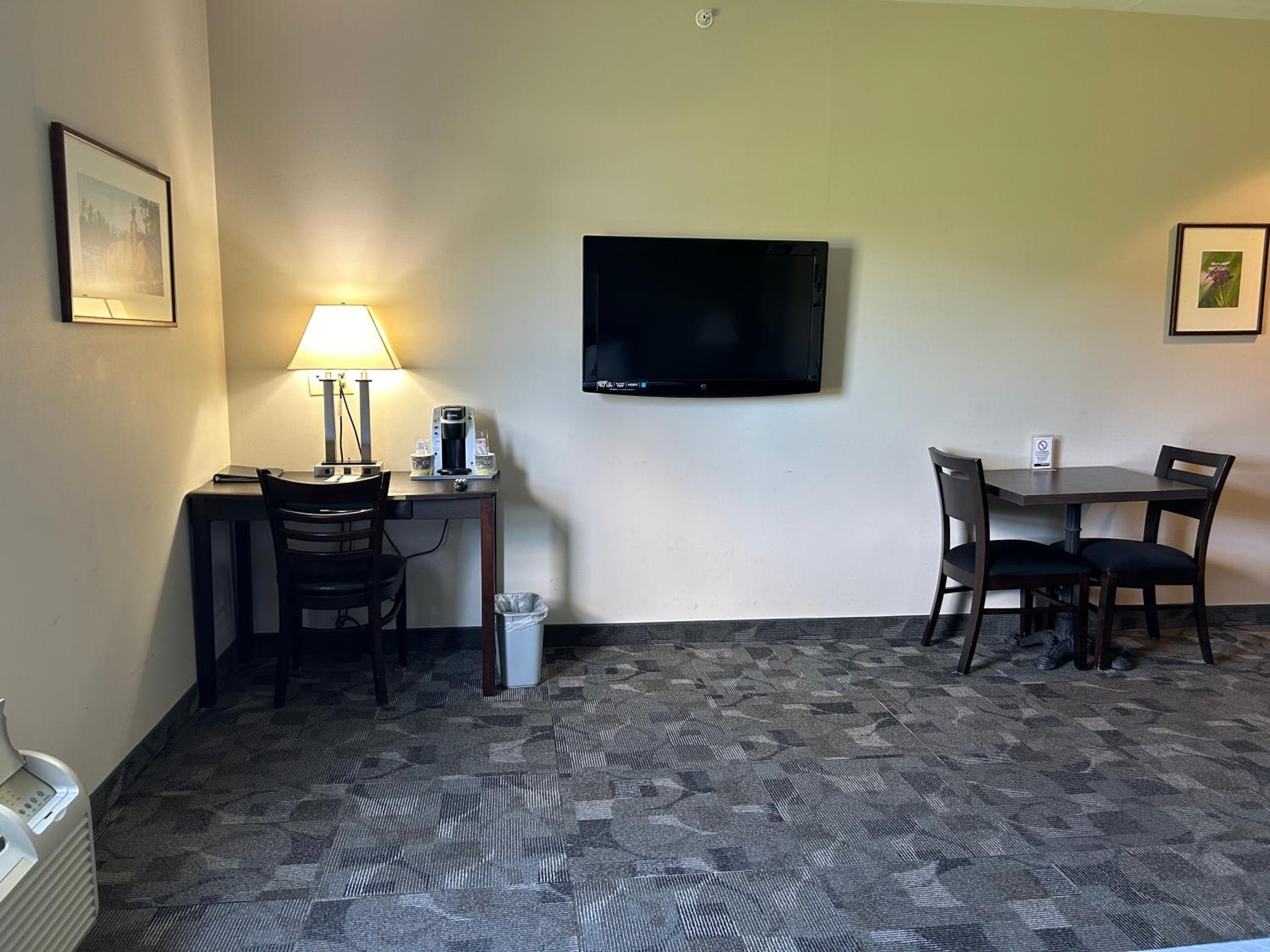 Queen Room - Disability Access photo 1