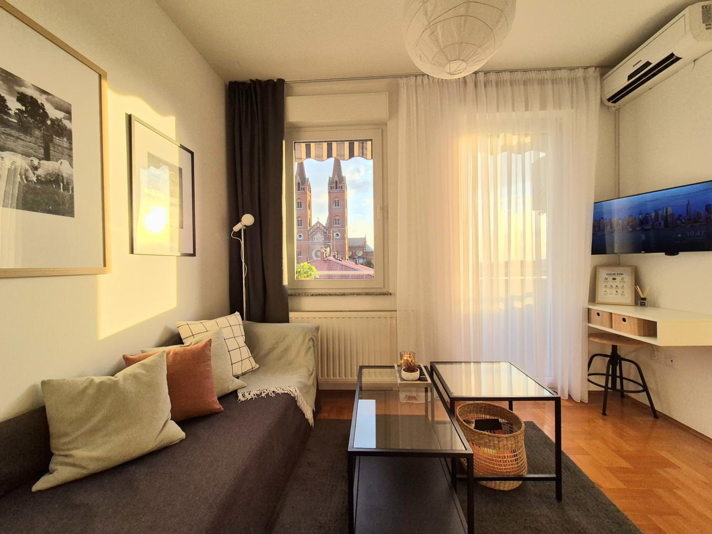 One-Bedroom Apartment photo 1