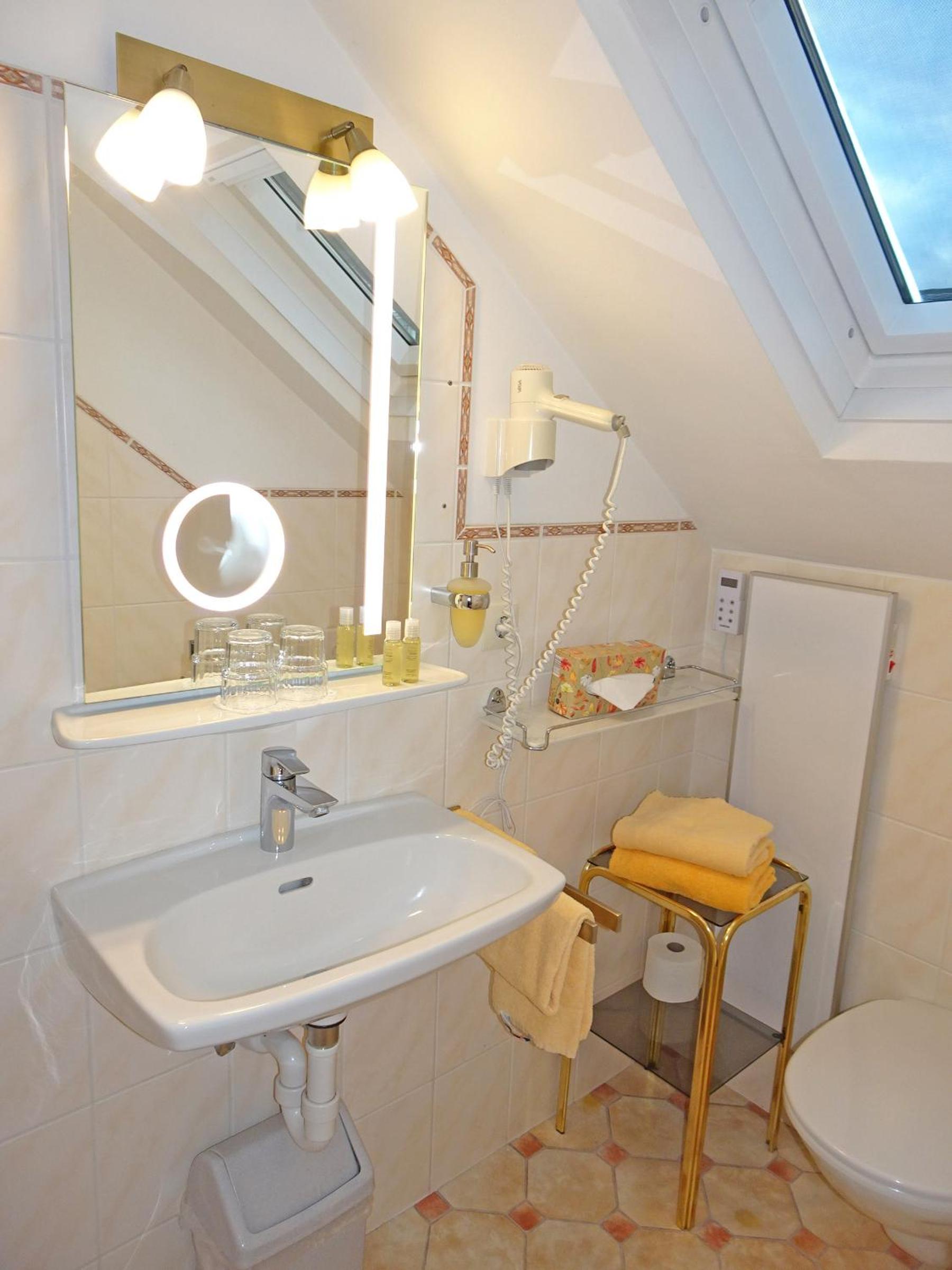 Standard Double Room with Lake View photo 2