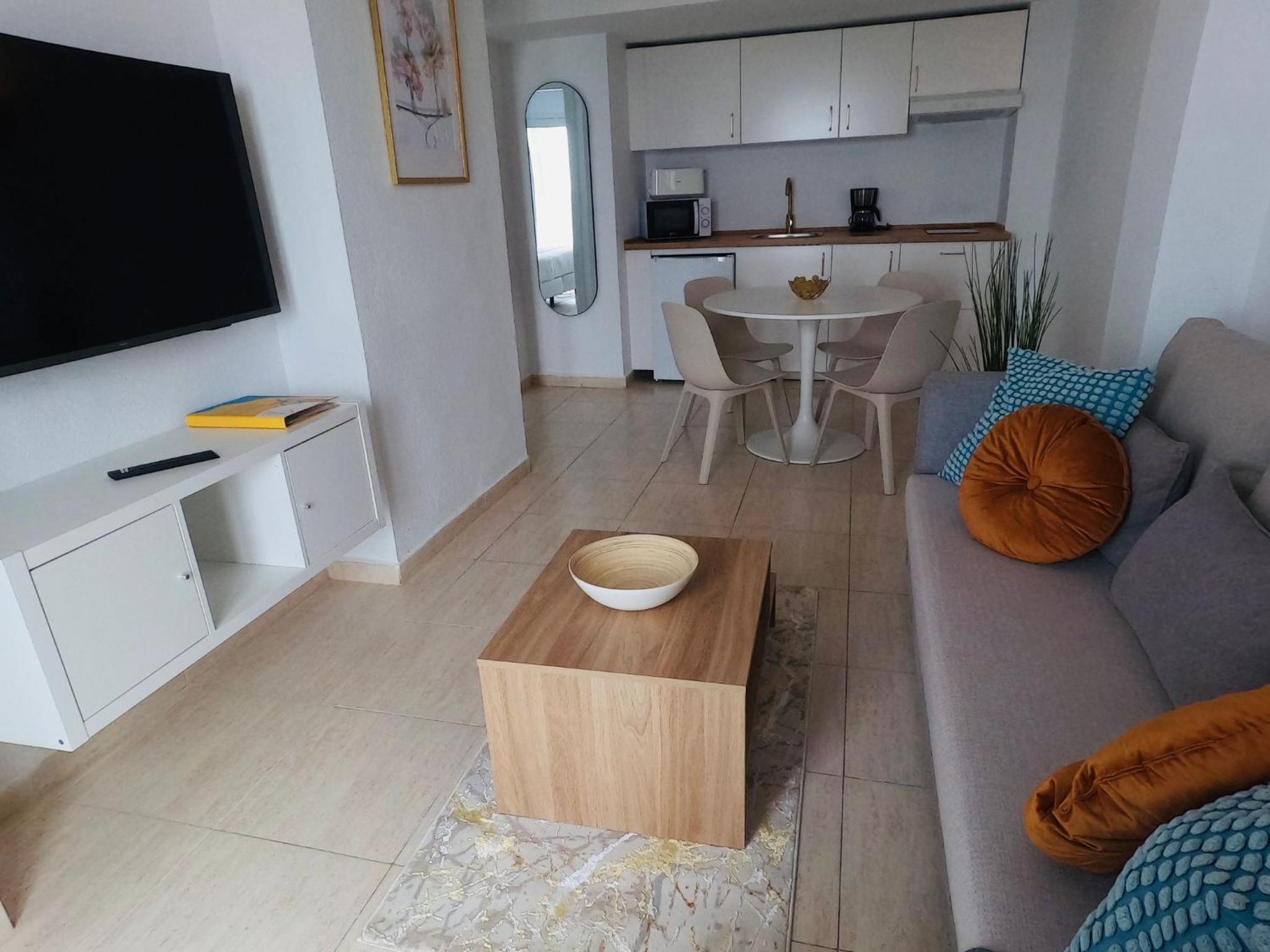 Apartamento de una habitación con vista al mar y terraza (1 Adulto + 1 Niño)