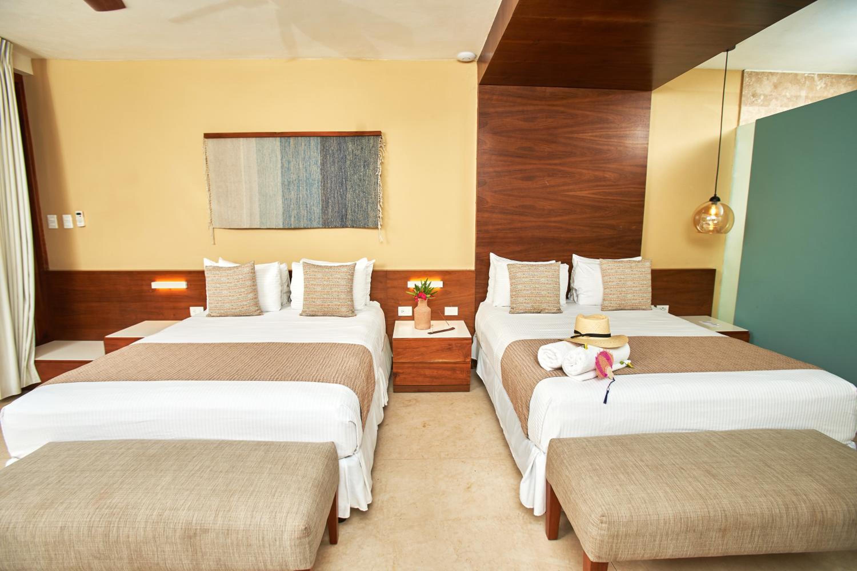 Deluxe Double Room with Two Double Beds - Photo 4