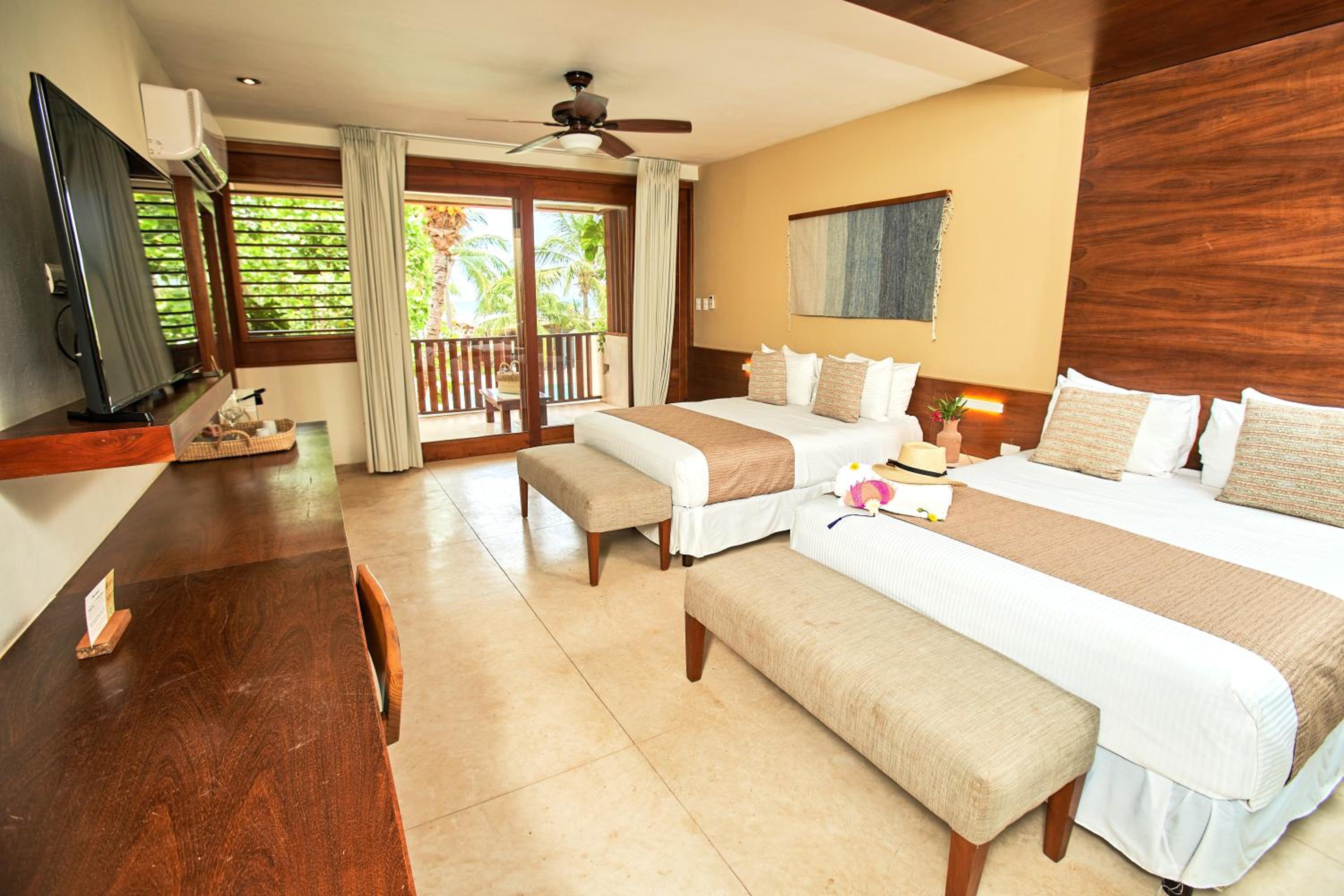 Deluxe Double Room with Two Double Beds - Photo 1