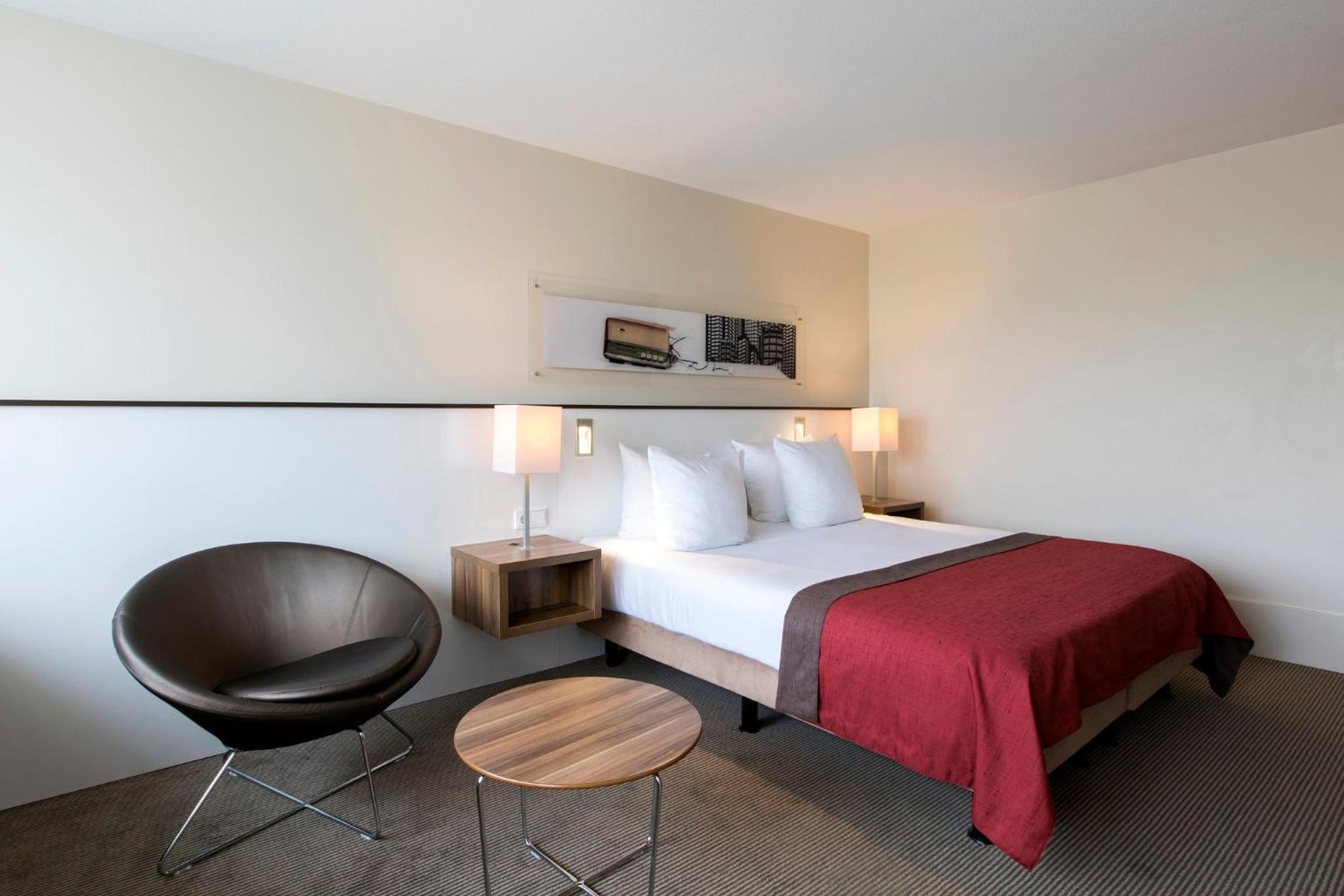 Standard King Room - Photo 7