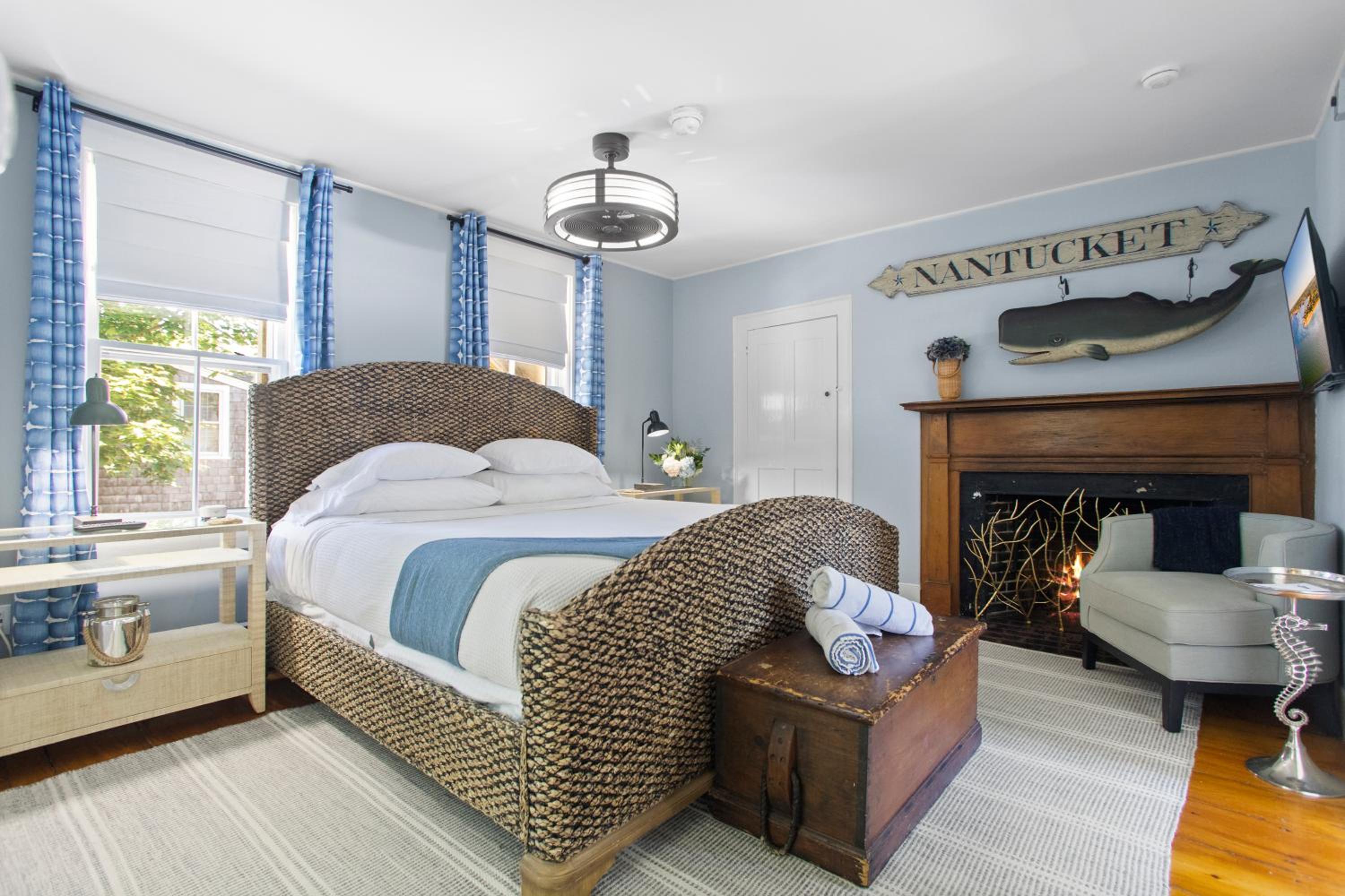 Deluxe King Suite