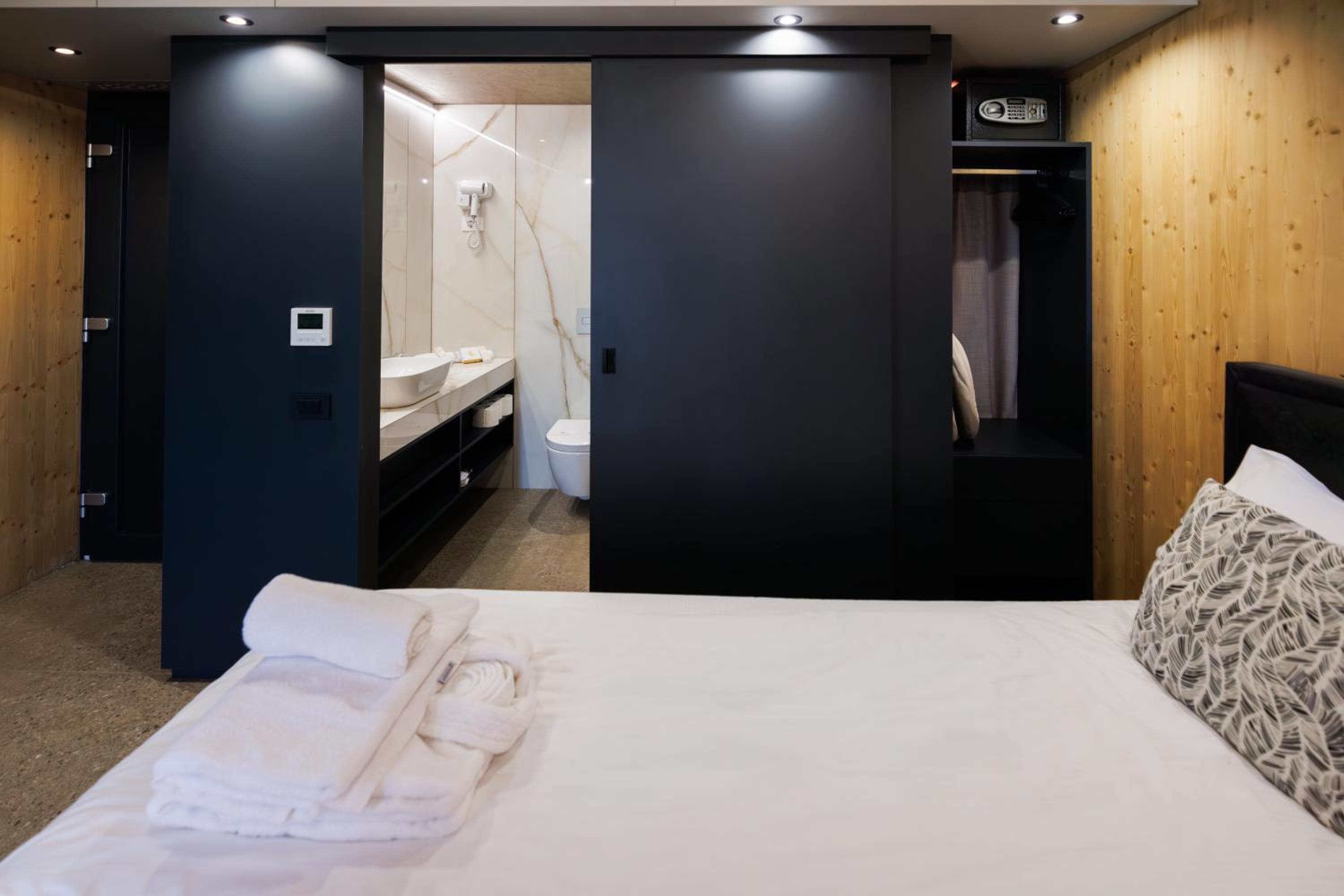 Deluxe Villa with Jacuzzi and Sauna photo 1