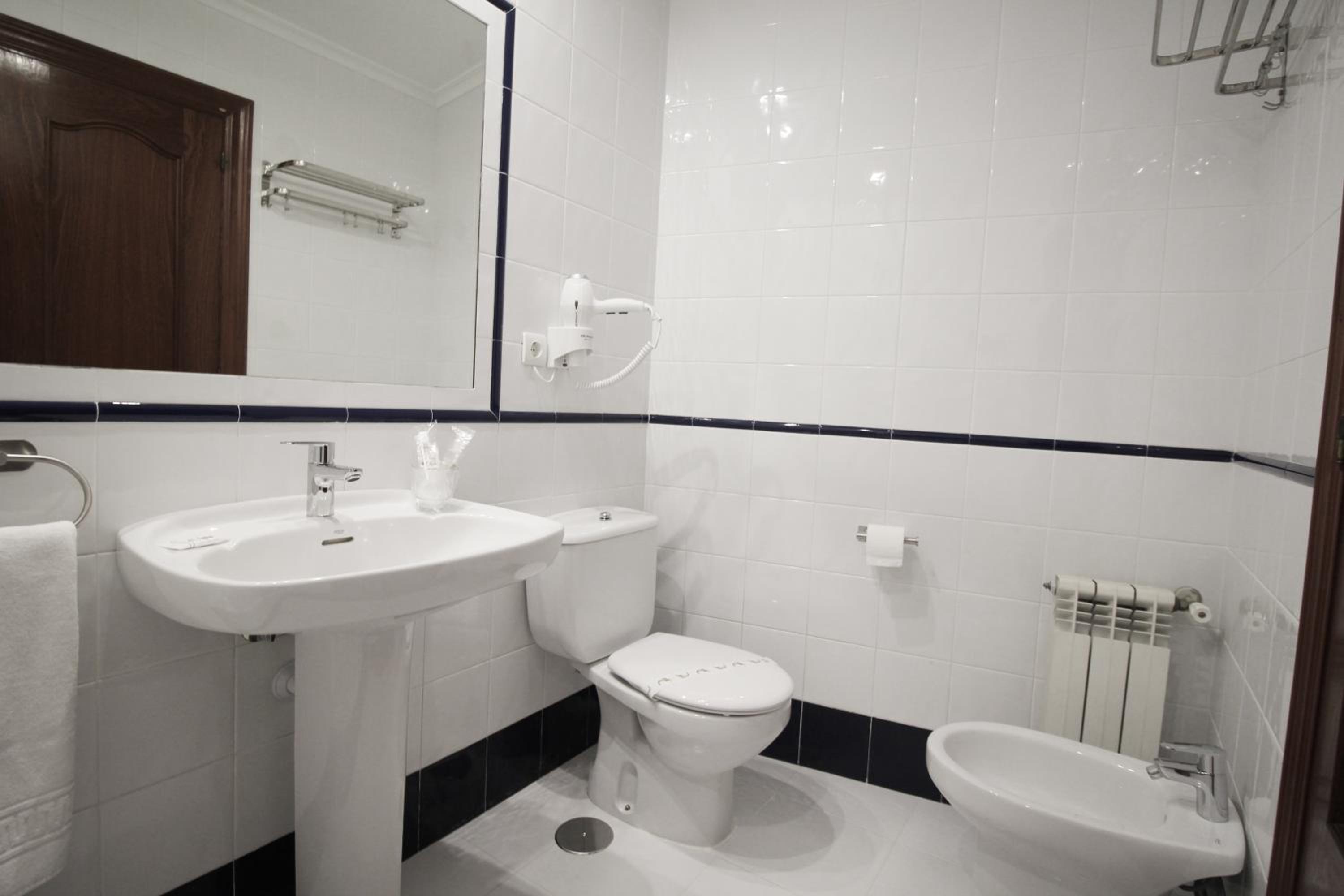 Double Room with Private Bathroom photo 2
