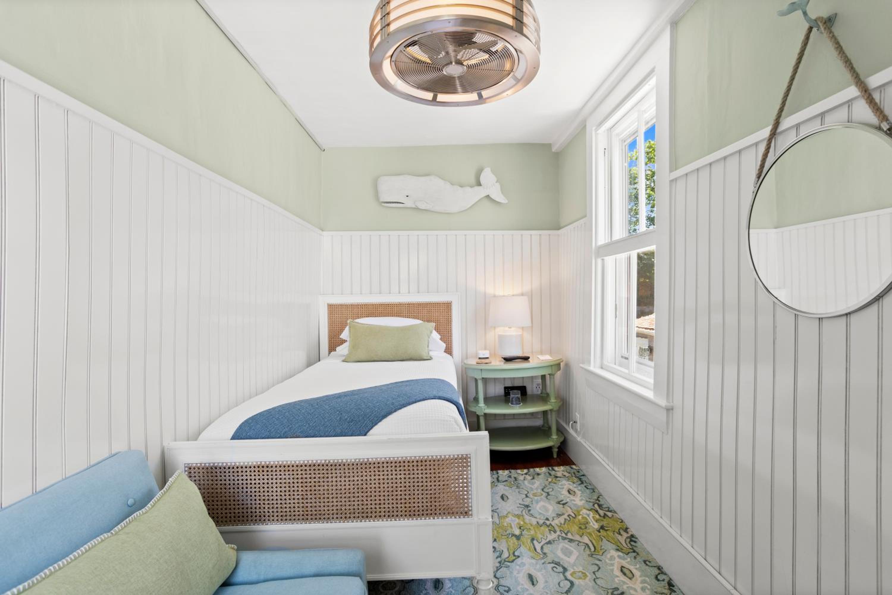 Single Room with Shared Bathroom