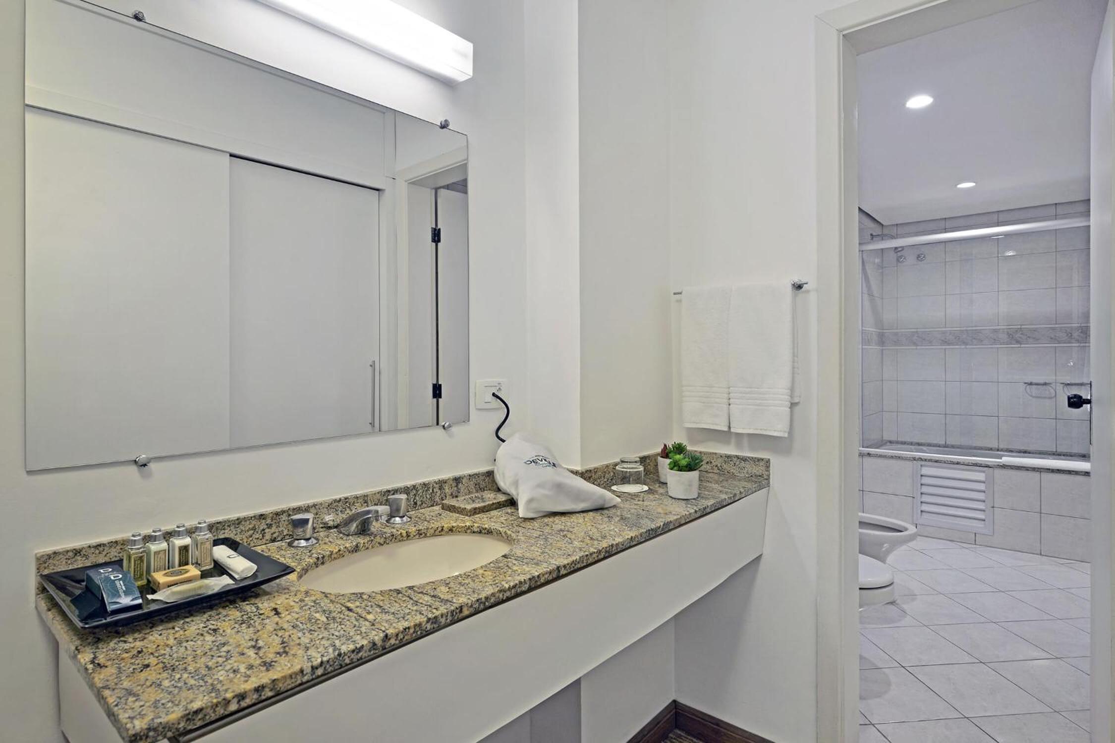 Suite - Photo 2