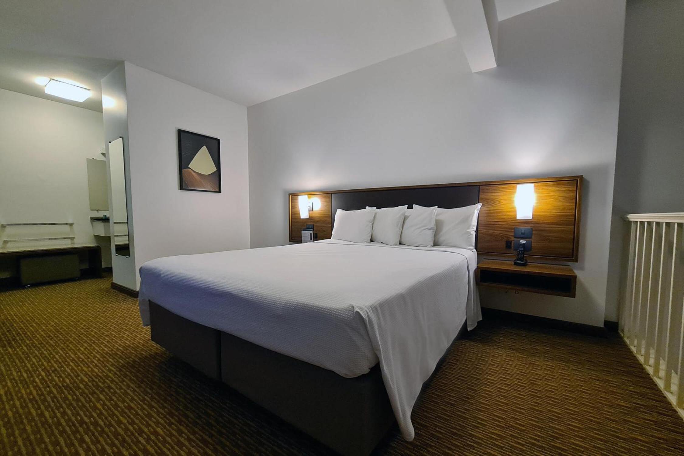 Suite - Photo 1