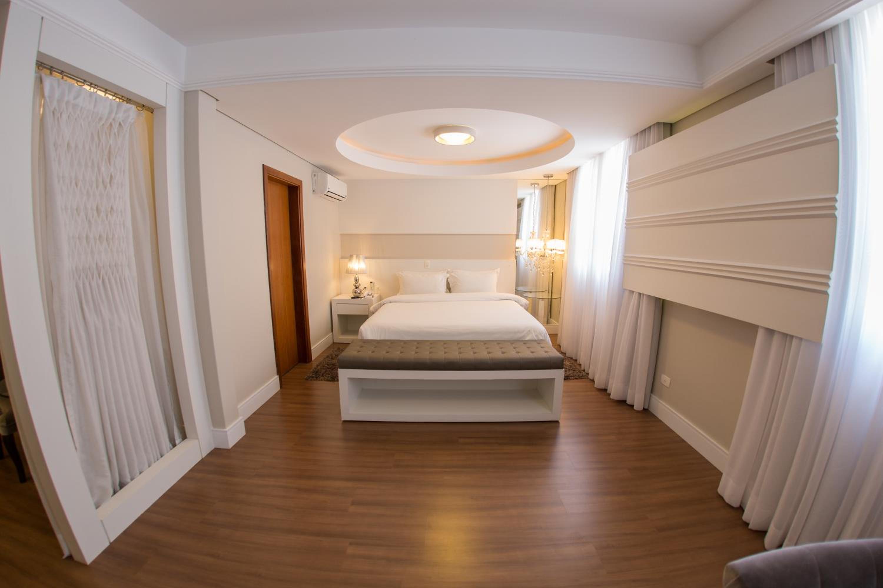 Suite with Hot Tub photo 3
