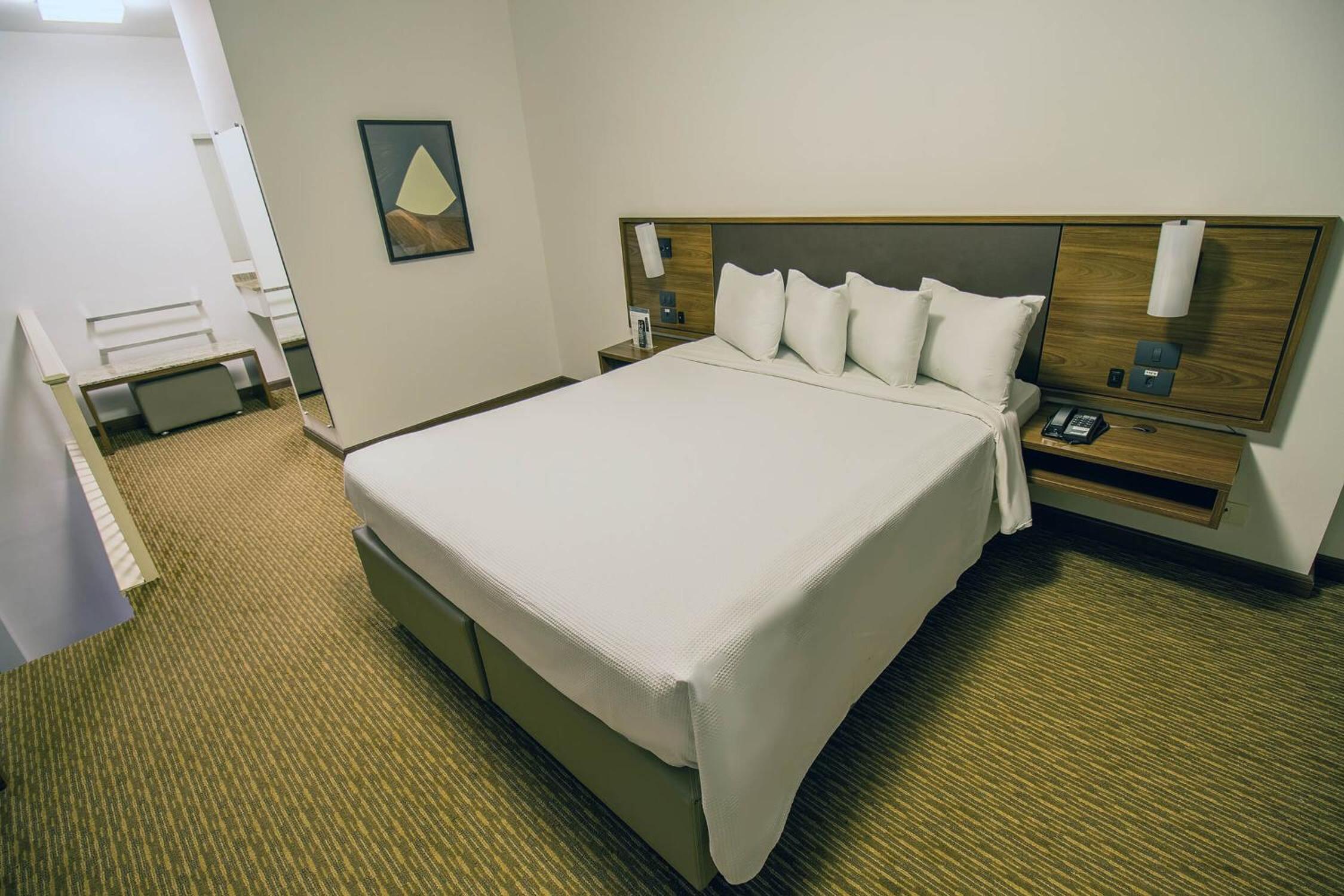 Suite - Photo 7