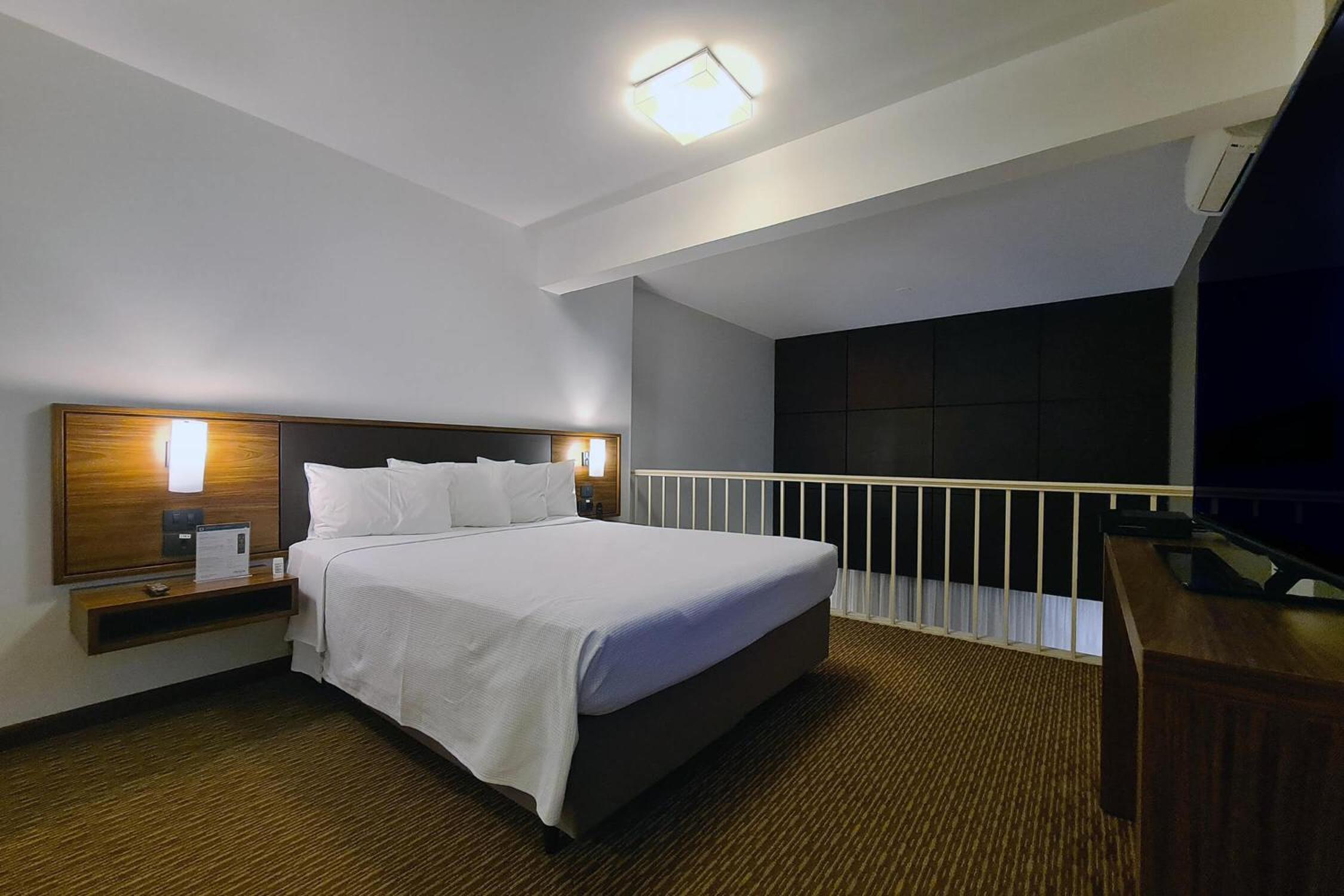 Suite - Photo 5